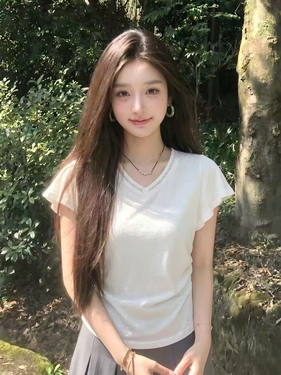 한 부서 화이트 홀로우 아웃 V넥 긍정적 인 어깨 반팔 티셔츠 여성 여름 몸매 가꾸기 허리 수축 디자인 센스 아름다운 작은 날다 소매 맨위