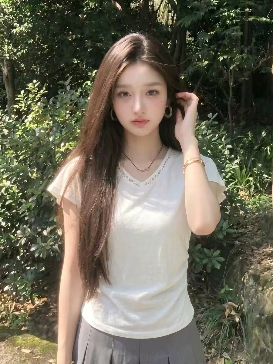 한 부서 화이트 홀로우 아웃 V넥 긍정적 인 어깨 반팔 티셔츠 여성 여름 몸매 가꾸기 허리 수축 디자인 센스 아름다운 작은 날다 소매 맨위 상세 이미지 2