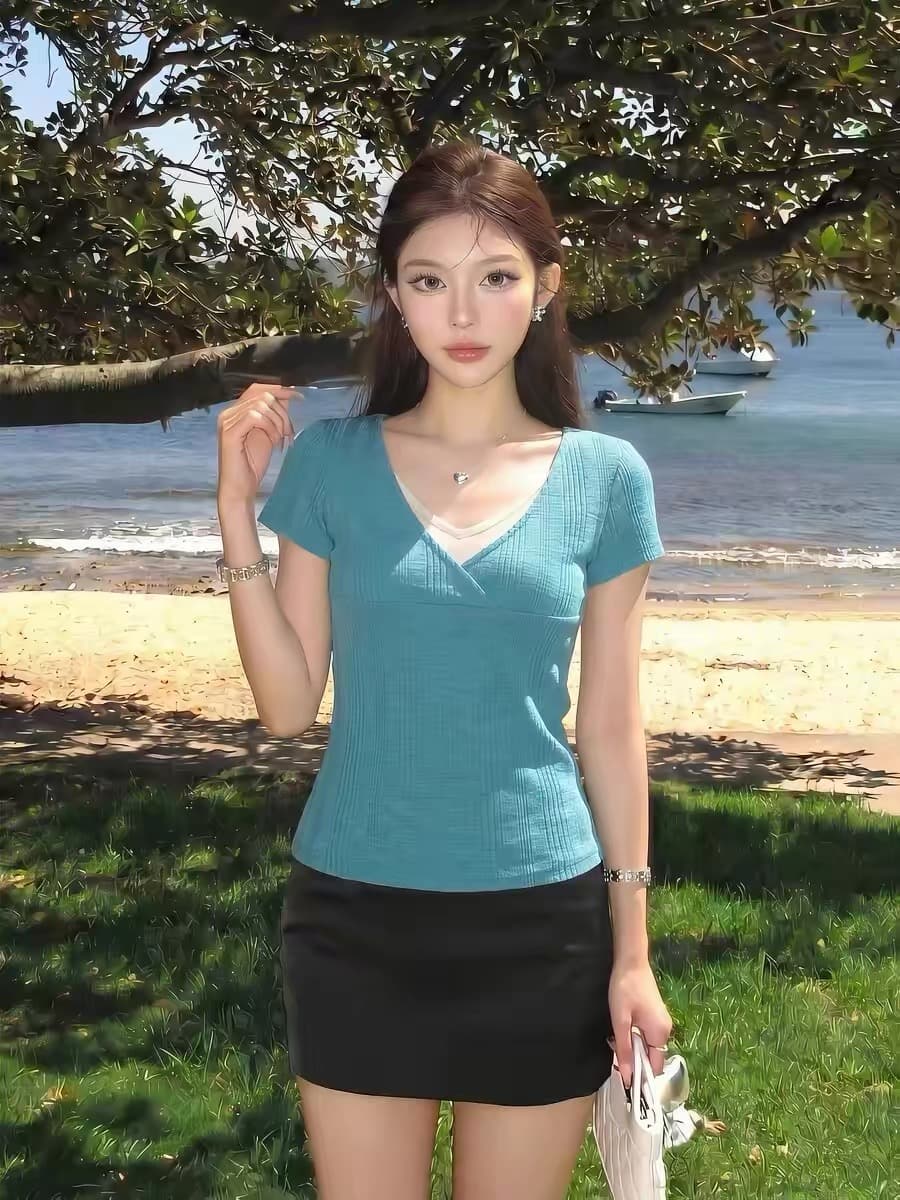 프랑스식 페이크 레이어드 V넥 반팔 티셔츠 여성 여름 패치워크 디자인 센스 몸매 가꾸기 슬림해 보이는 품격 다용도 기본 셔츠 맨위 상세 이미지 1