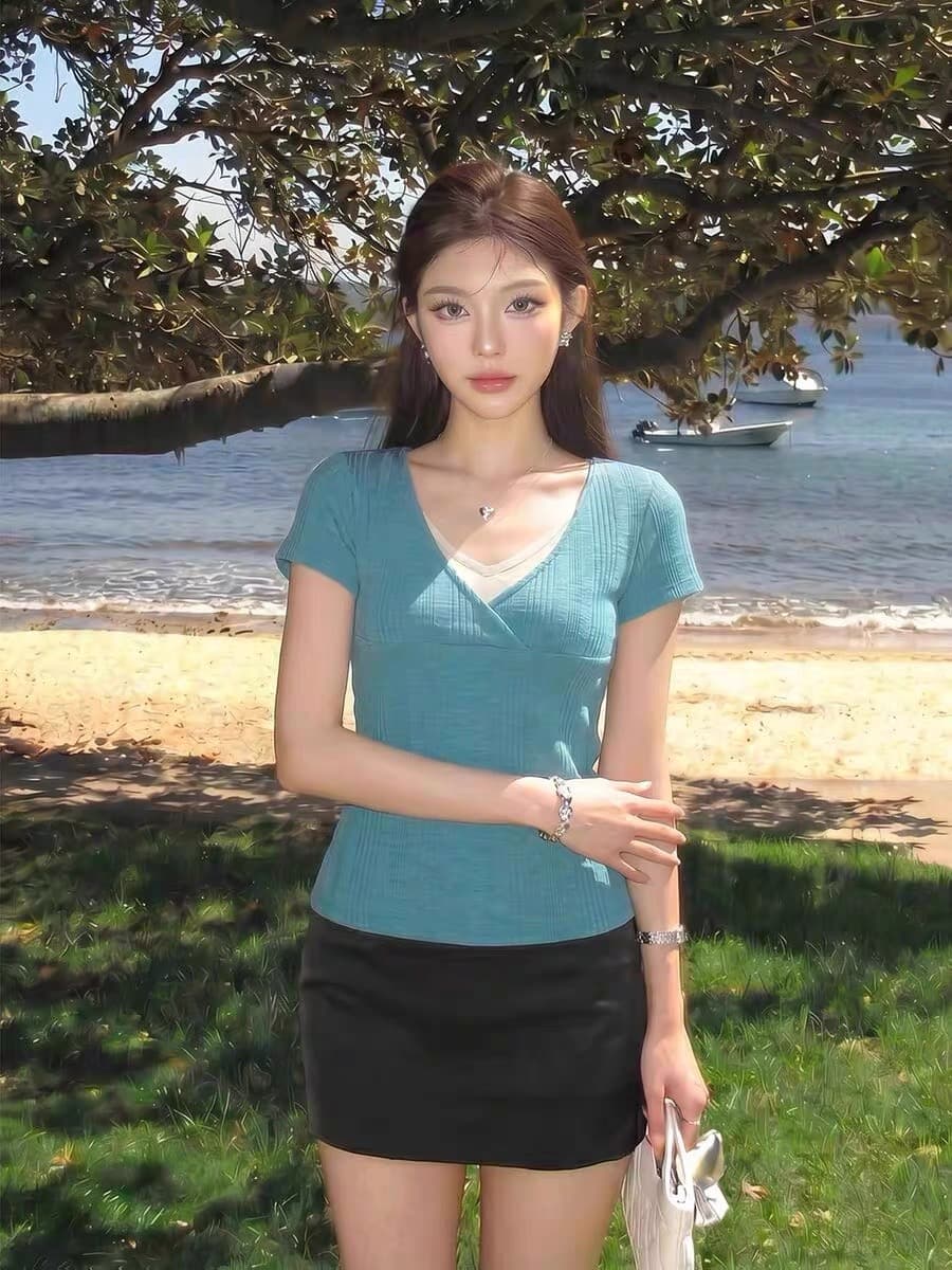 프랑스식 페이크 레이어드 V넥 반팔 티셔츠 여성 여름 패치워크 디자인 센스 몸매 가꾸기 슬림해 보이는 품격 다용도 기본 셔츠 맨위 상세 이미지 2