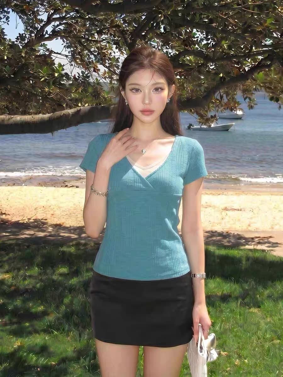 프랑스식 페이크 레이어드 V넥 반팔 티셔츠 여성 여름 패치워크 디자인 센스 몸매 가꾸기 슬림해 보이는 품격 다용도 기본 셔츠 맨위 상세 이미지 4