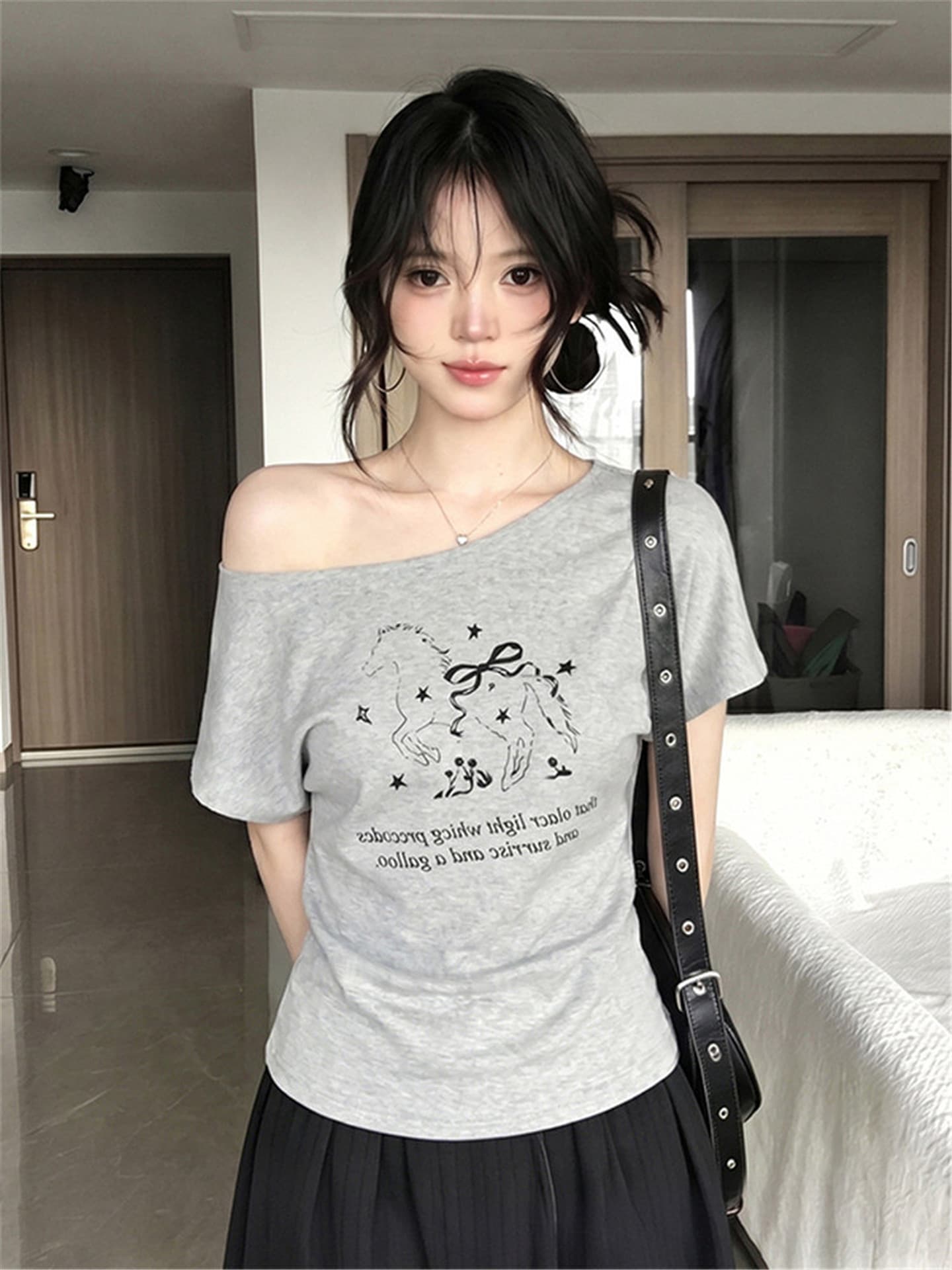 아메리칸 핫걸 바람 비스듬한 어깨 반팔 티셔츠 여성 여름 강아지 프린트 루즈핏 슬림해 보이는 다용도 회색 오프숄더 맨위 상세 이미지 4
