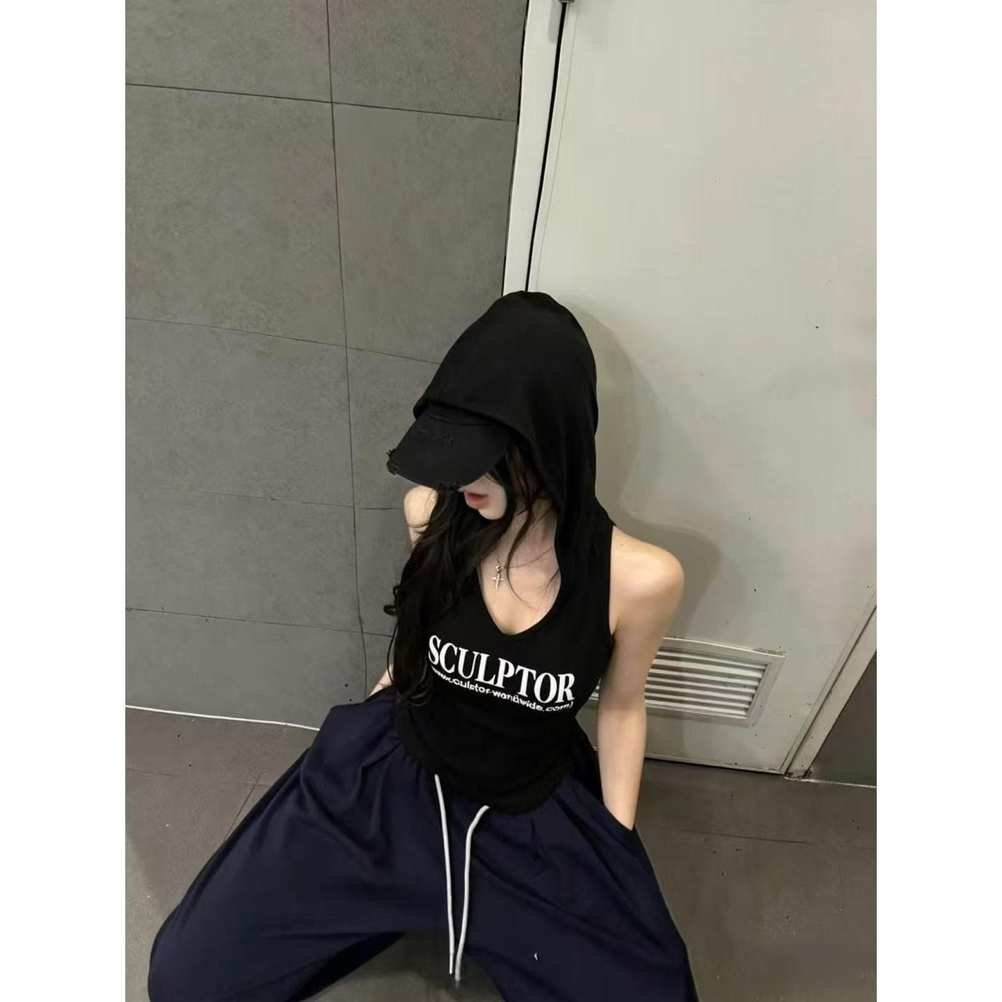 높음 거리 핫걸 알파벳 프린트 후드 민소매 조끼 여성 여름 외출용 몸매 가꾸기 u 칼라 쇄골 허리 수축 Chic 맨위 이미지 4