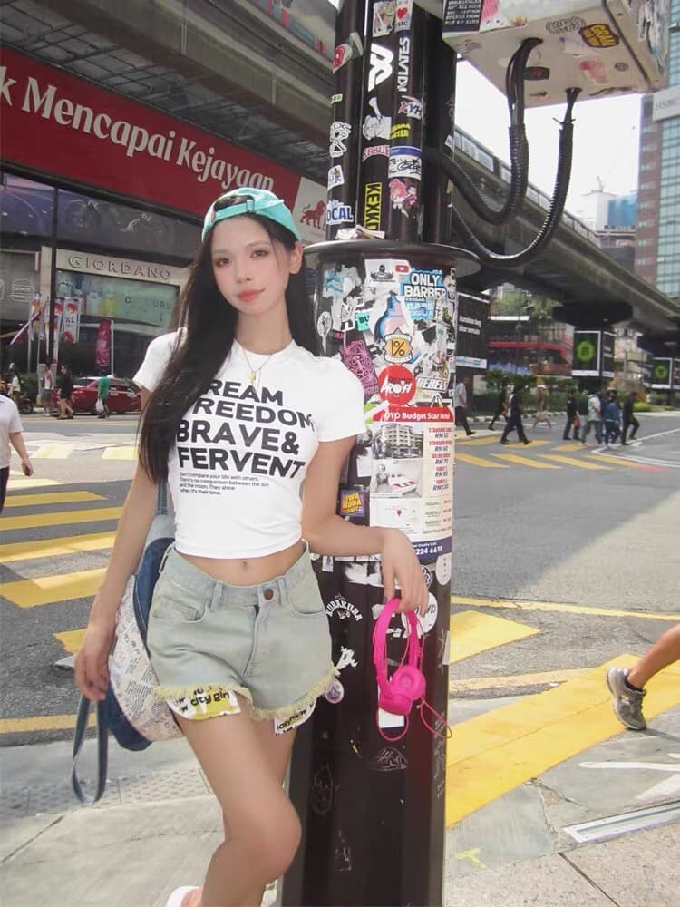 화이트 알파벳 프린트 미니멀리즘 라운드 넥 다용도 허리 수축 몸매 가꾸기 슬림해 보이는 반팔 티셔츠 맨위 여성 여름 이미지 3