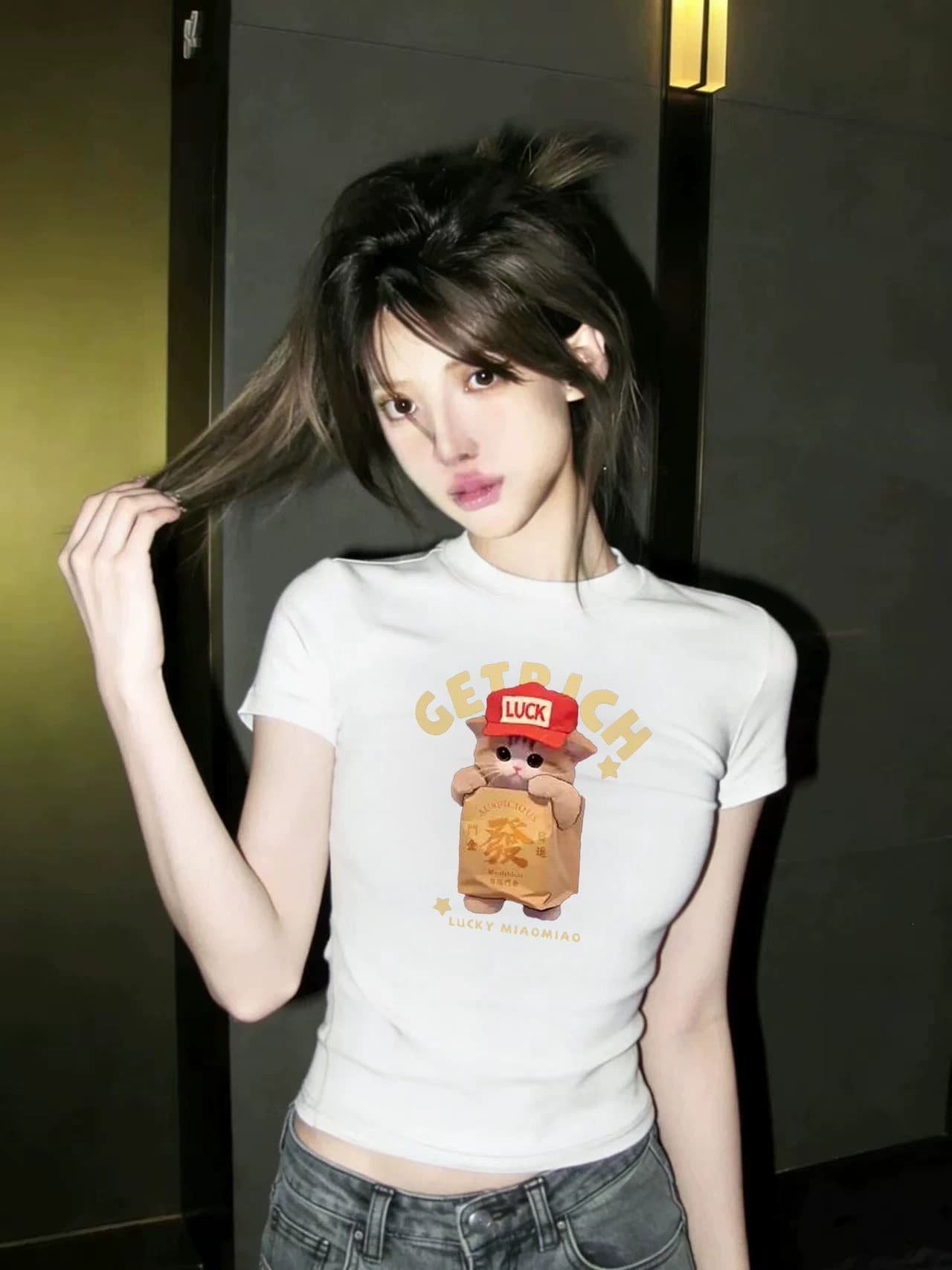 아메리칸 만화 프린트 검정색 반팔 티셔츠 여성 여름 2026 새로운 디자인 센스 긍정적 인 어깨 몸매 가꾸기 슬림해 보이는 맨위 상세 이미지 2