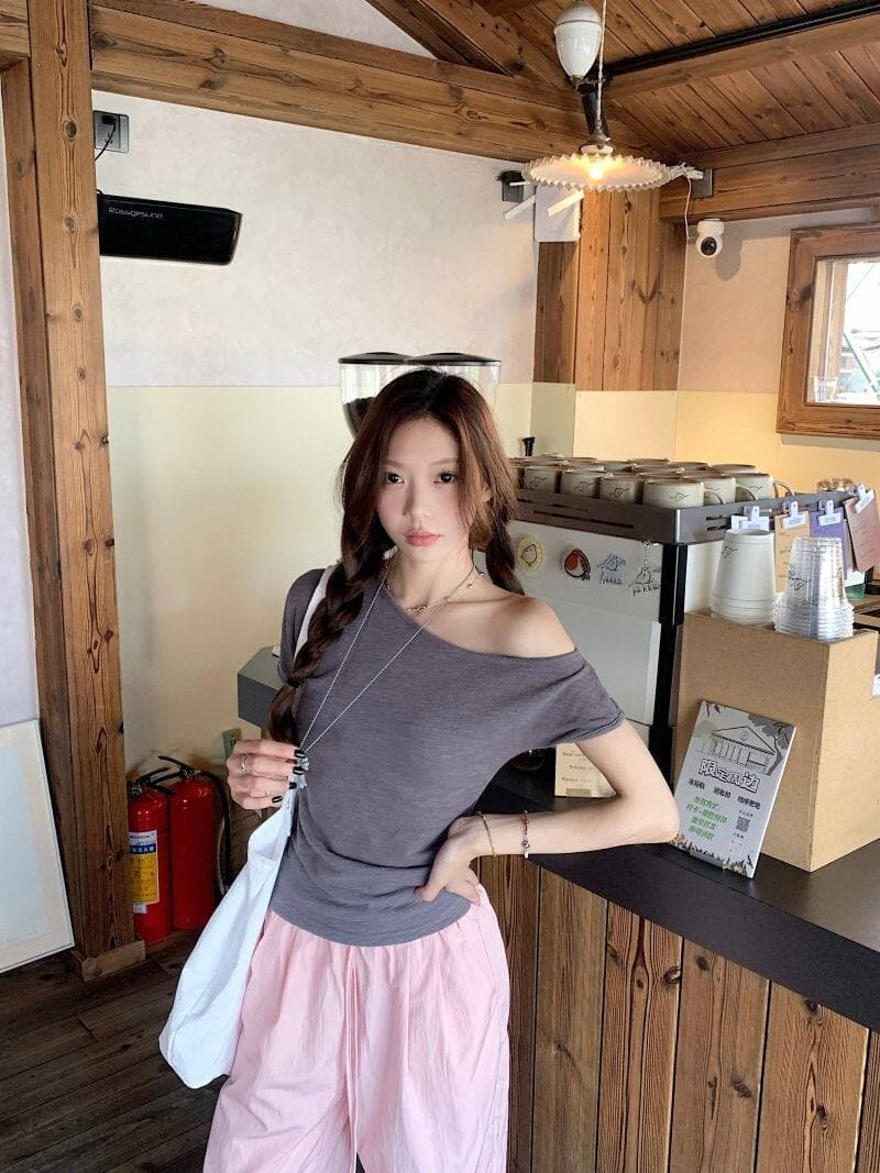 순수한 욕망 바람 비스듬한 어깨 반팔 티셔츠 여성 여름 2026 새로운 고유 한 아름다운 도파민 꼬집기 허리 위로 의류 이미지 4