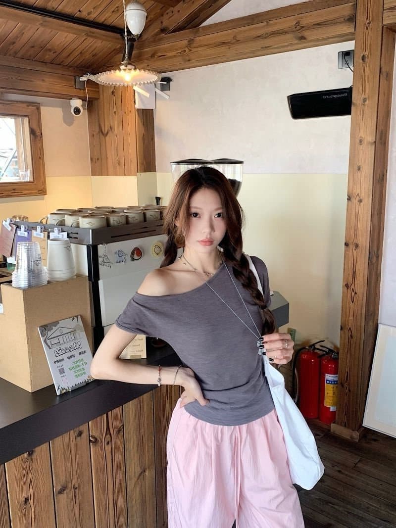 순수한 욕망 바람 비스듬한 어깨 반팔 티셔츠 여성 여름 2026 새로운 고유 한 아름다운 도파민 꼬집기 허리 위로 의류 상세 이미지 5