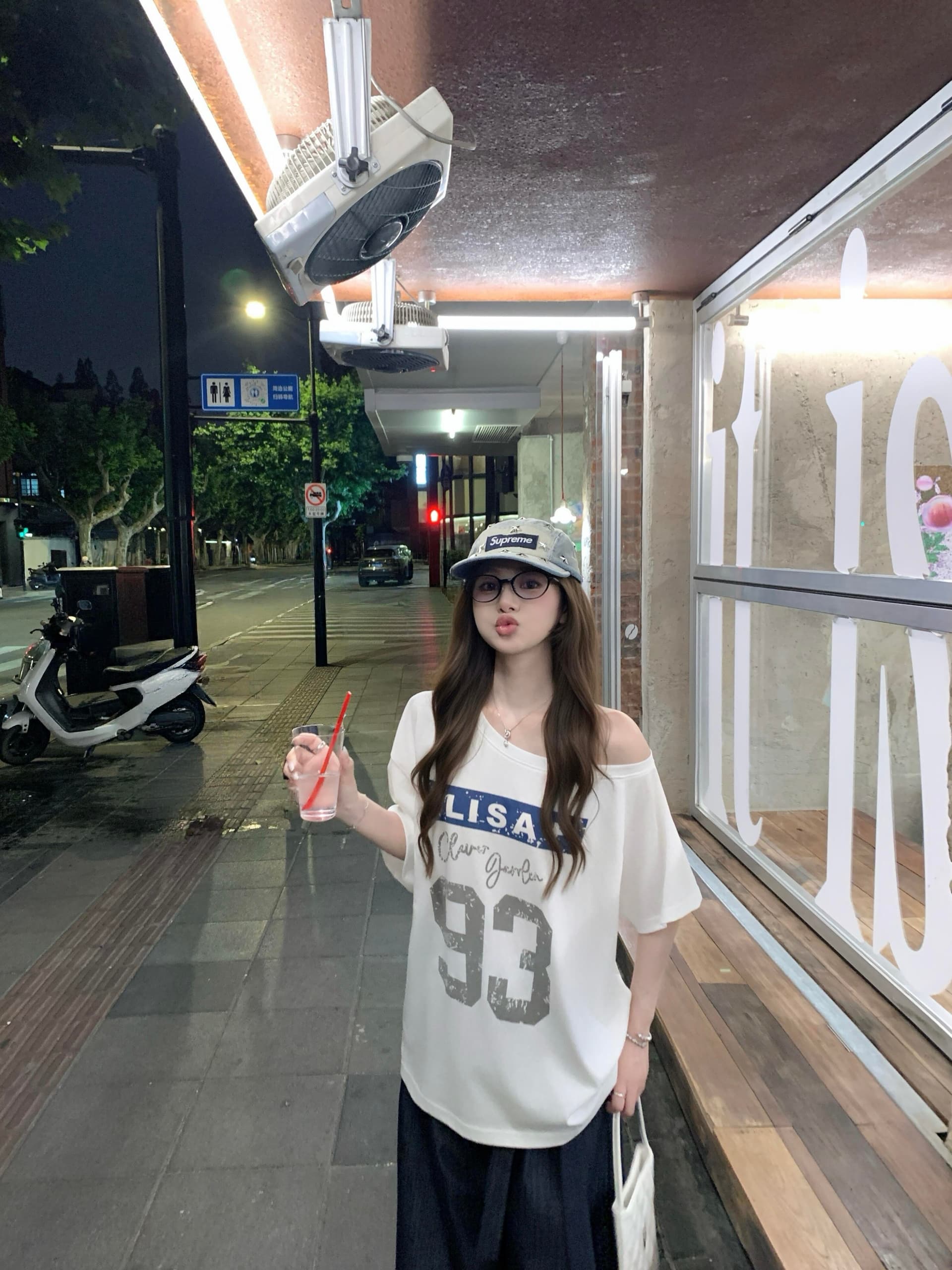 아메리칸 비스듬한 어깨 알파벳 반팔 티셔츠 여성 여름 새로운 캐주얼 다용도 루즈핏 슬림해 보이는 패션 맨위 트렌디