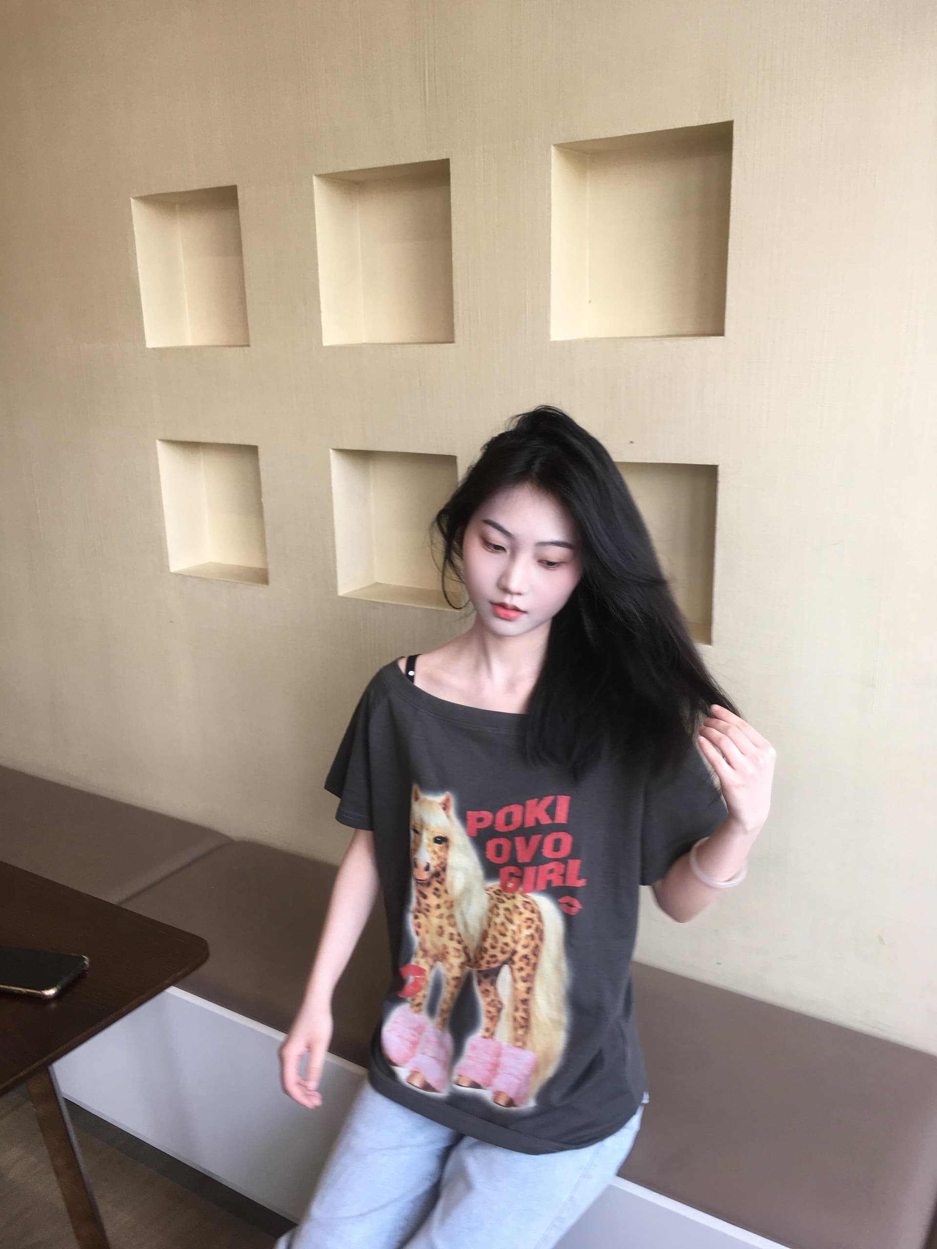 거리 바람 아메리칸 캐주얼 비스듬한 어깨 반팔 티셔츠 여성 재미있는 레오파드 무늬 작은 말 프린트 루즈핏 디자인 센스 짧은 t 상세 이미지 2