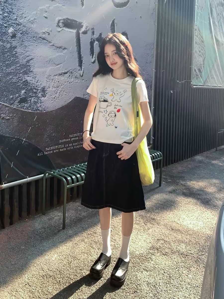 화이트 프린트 라운드 넥 긍정적 인 어깨 반팔 티셔츠 여성 여름 디자인 센스 작은 대중 한 부서 루즈핏 맨위 화이트 t 상세 이미지 2