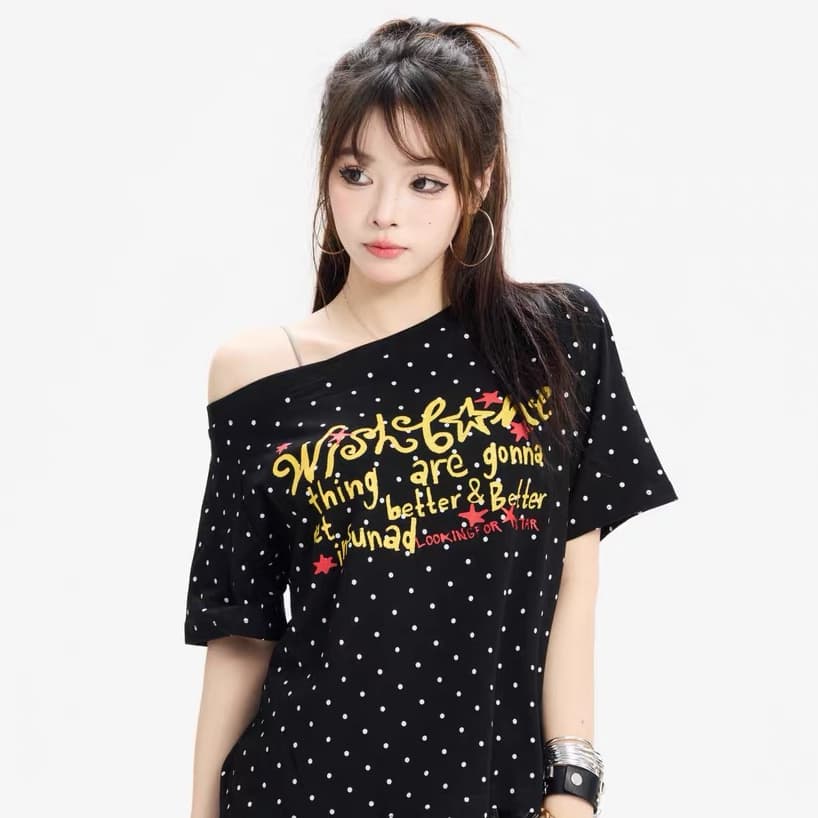 여름 아메리칸 캐주얼 핫걸 바람 도트 무늬 비스듬한 어깨 반팔 티셔츠 여성 디자인 센스 달콤한 차가운 루즈핏 맨위 짧은 t 상세 이미지 1