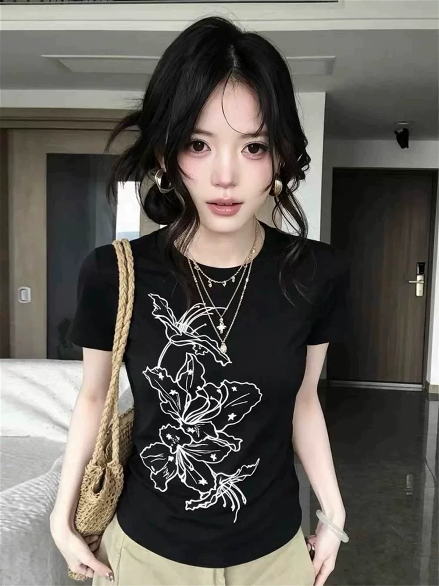 아메리칸 검정색 긍정적 인 어깨 티셔츠 여성 여름 꽃무늬 프린트 몸매 가꾸기 반팔 캐주얼 맨위 트렌디