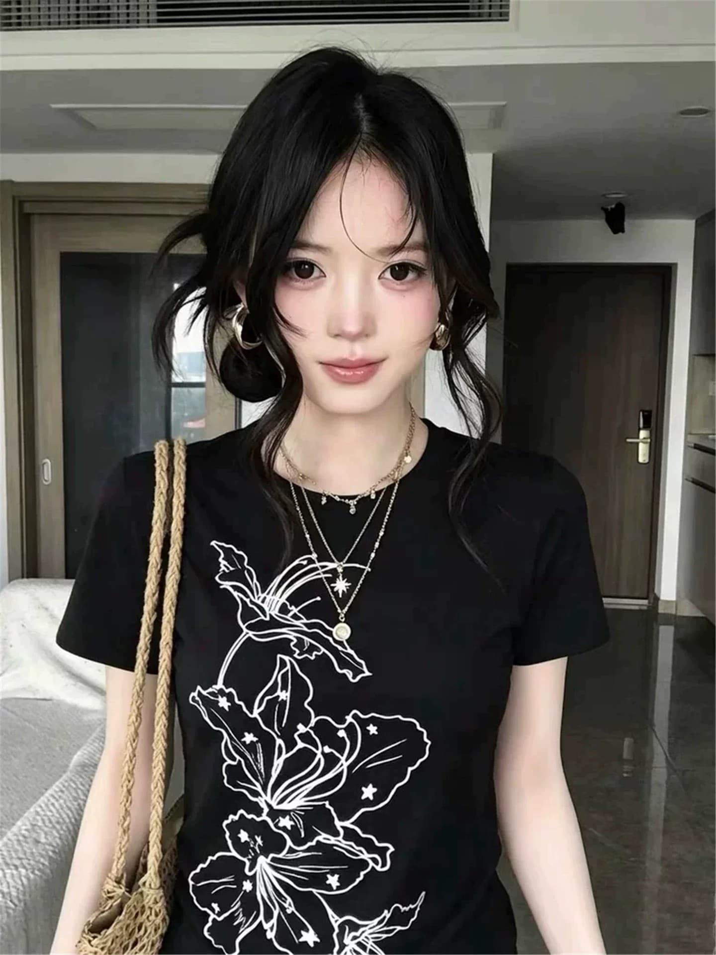 아메리칸 검정색 긍정적 인 어깨 티셔츠 여성 여름 꽃무늬 프린트 몸매 가꾸기 반팔 캐주얼 맨위 트렌디 상세 이미지 2