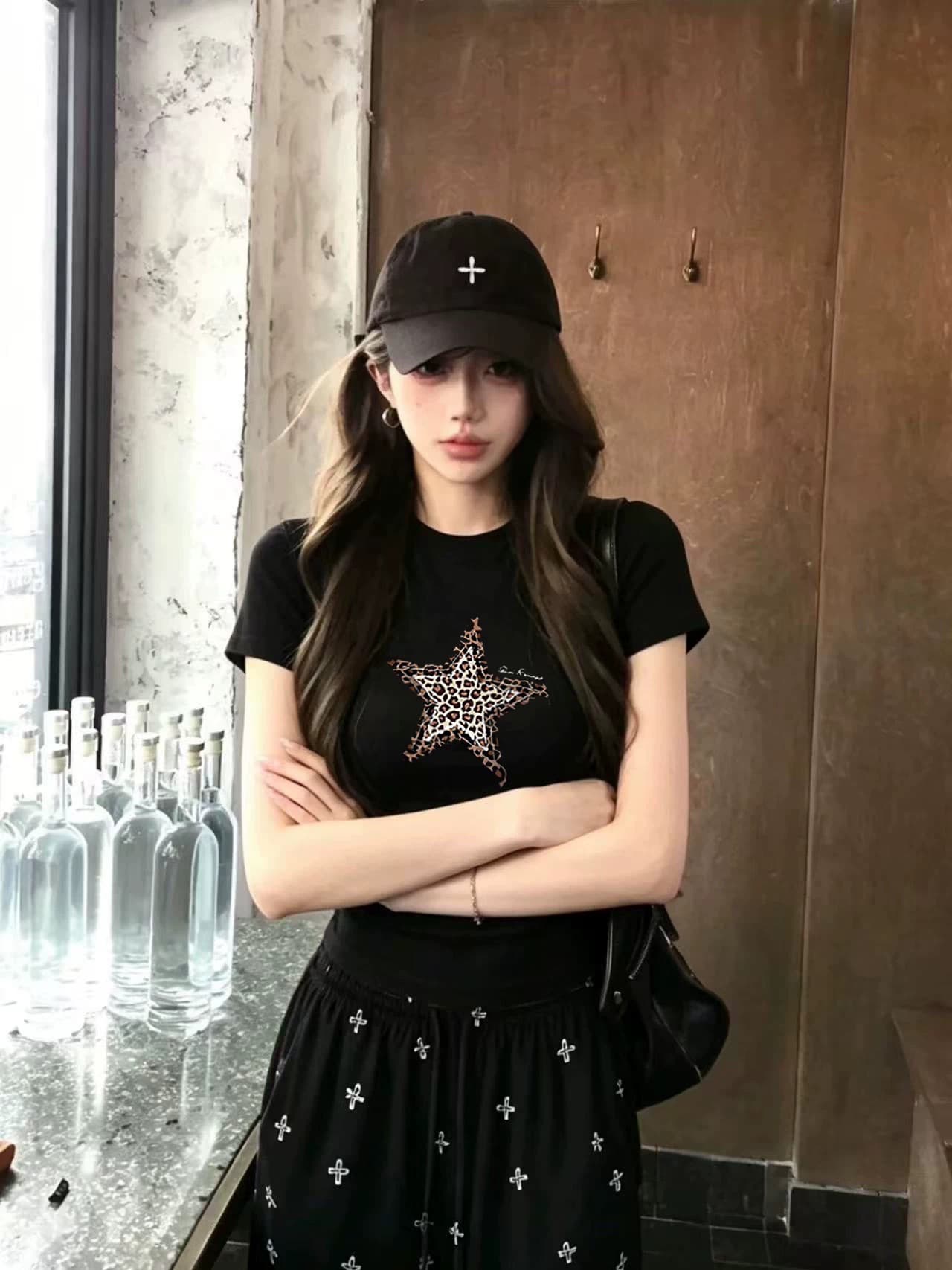 아메리칸 높음 거리 레오파드 무늬 별 긍정적 인 어깨 반팔 티셔츠 여성 여름 2026 새로운 디자인 센스 몸매 가꾸기 슬림해 보이는 맨위 상세 이미지 3