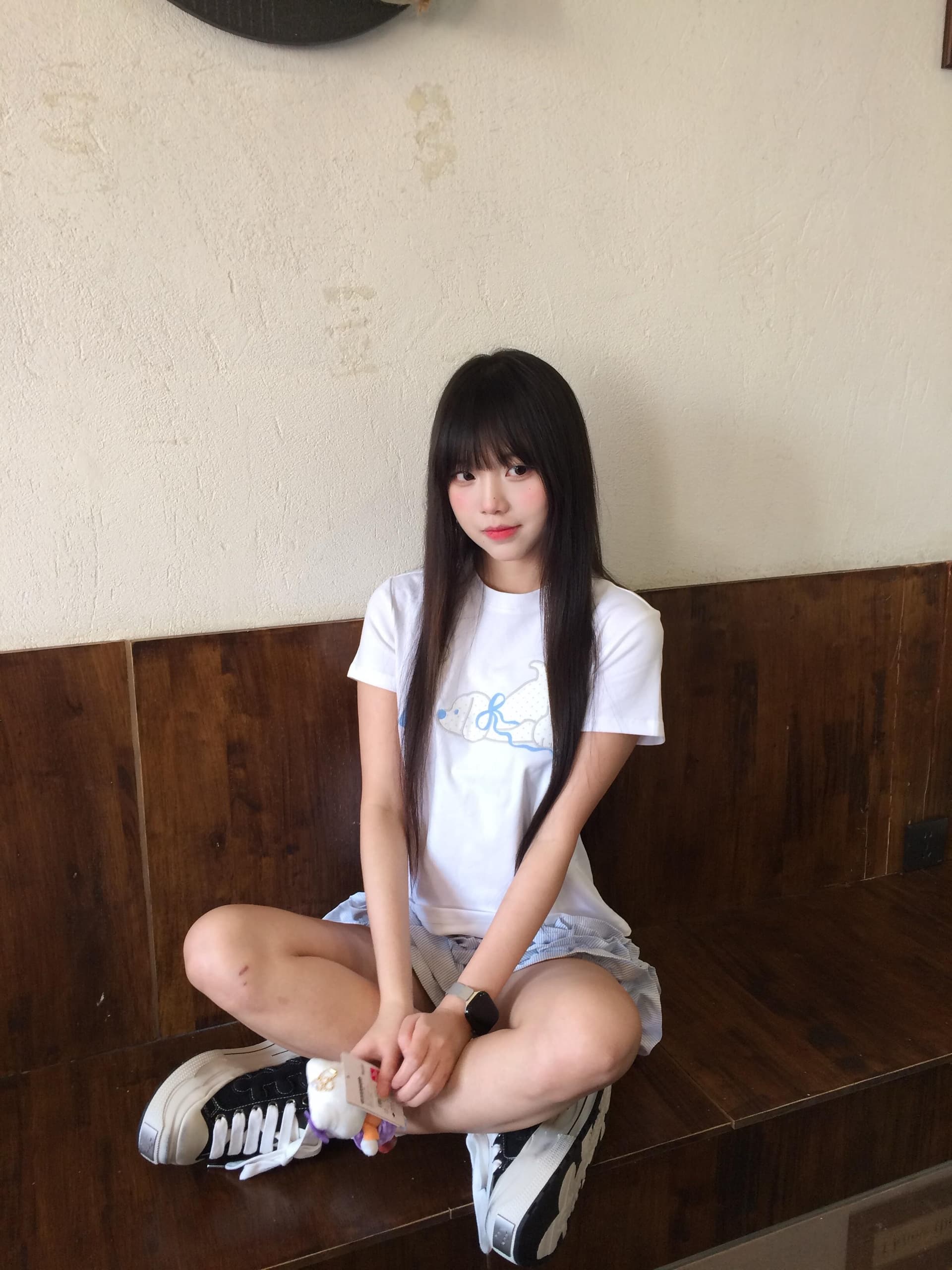 화이트 반팔 몸매 가꾸기 여성 티셔츠 여름 착용 가져 가라. 긍정적 인 어깨 한 부서 반소매 2026 새로운 라운드 넥 슬림해 보이는 맨위 이미지 3