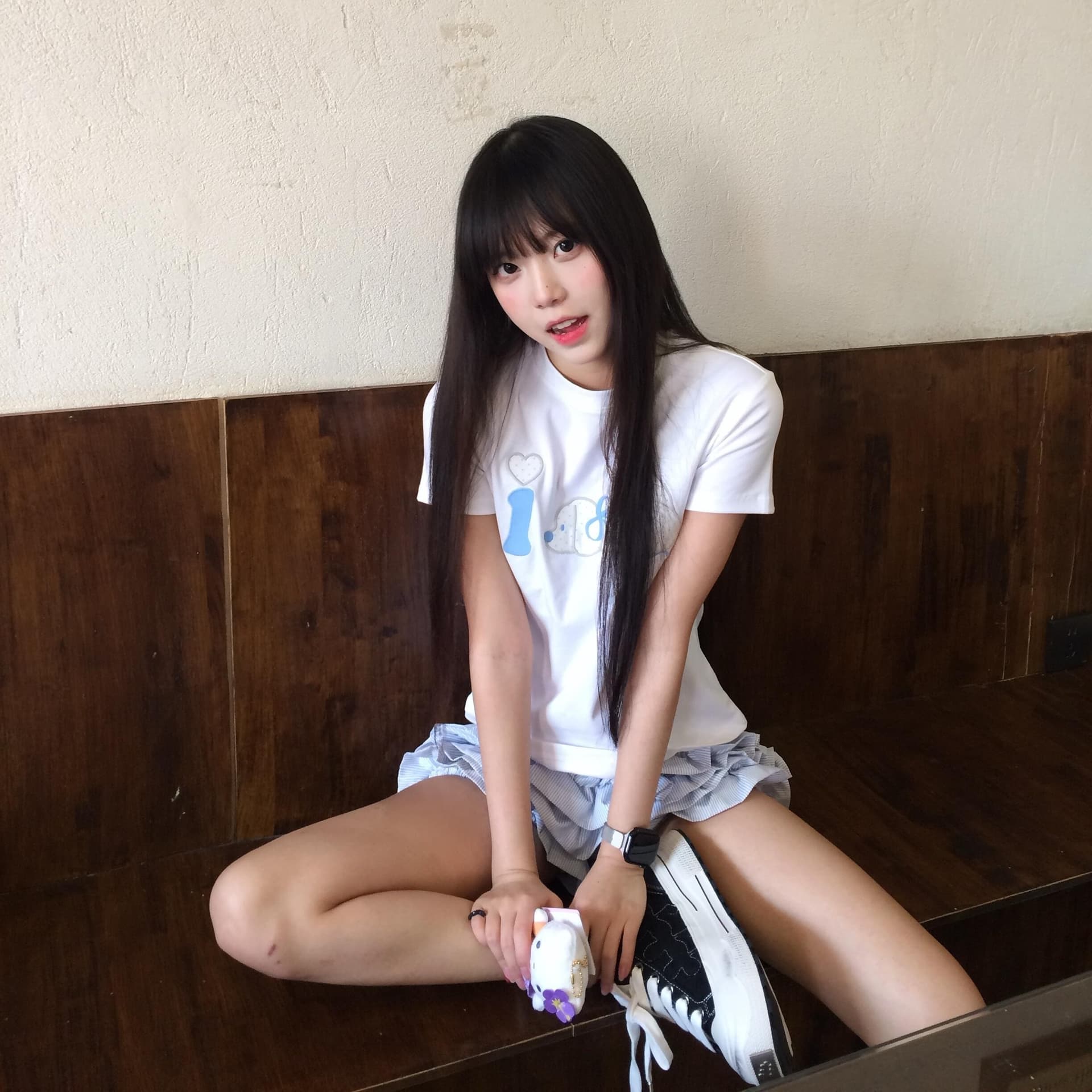화이트 반팔 몸매 가꾸기 여성 티셔츠 여름 착용 가져 가라. 긍정적 인 어깨 한 부서 반소매 2026 새로운 라운드 넥 슬림해 보이는 맨위 이미지 5