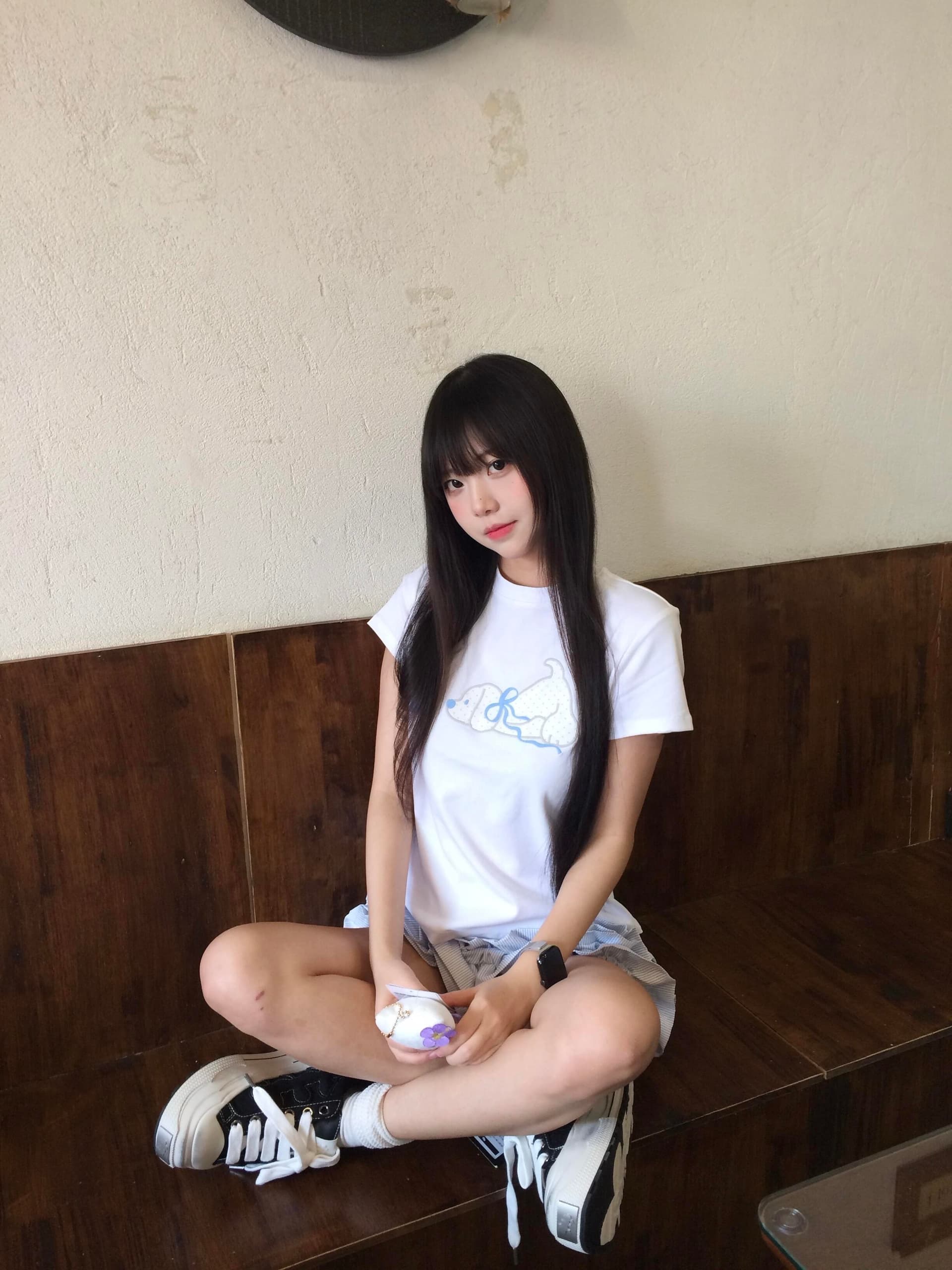 화이트 반팔 몸매 가꾸기 여성 티셔츠 여름 착용 가져 가라. 긍정적 인 어깨 한 부서 반소매 2026 새로운 라운드 넥 슬림해 보이는 맨위 상세 이미지 1