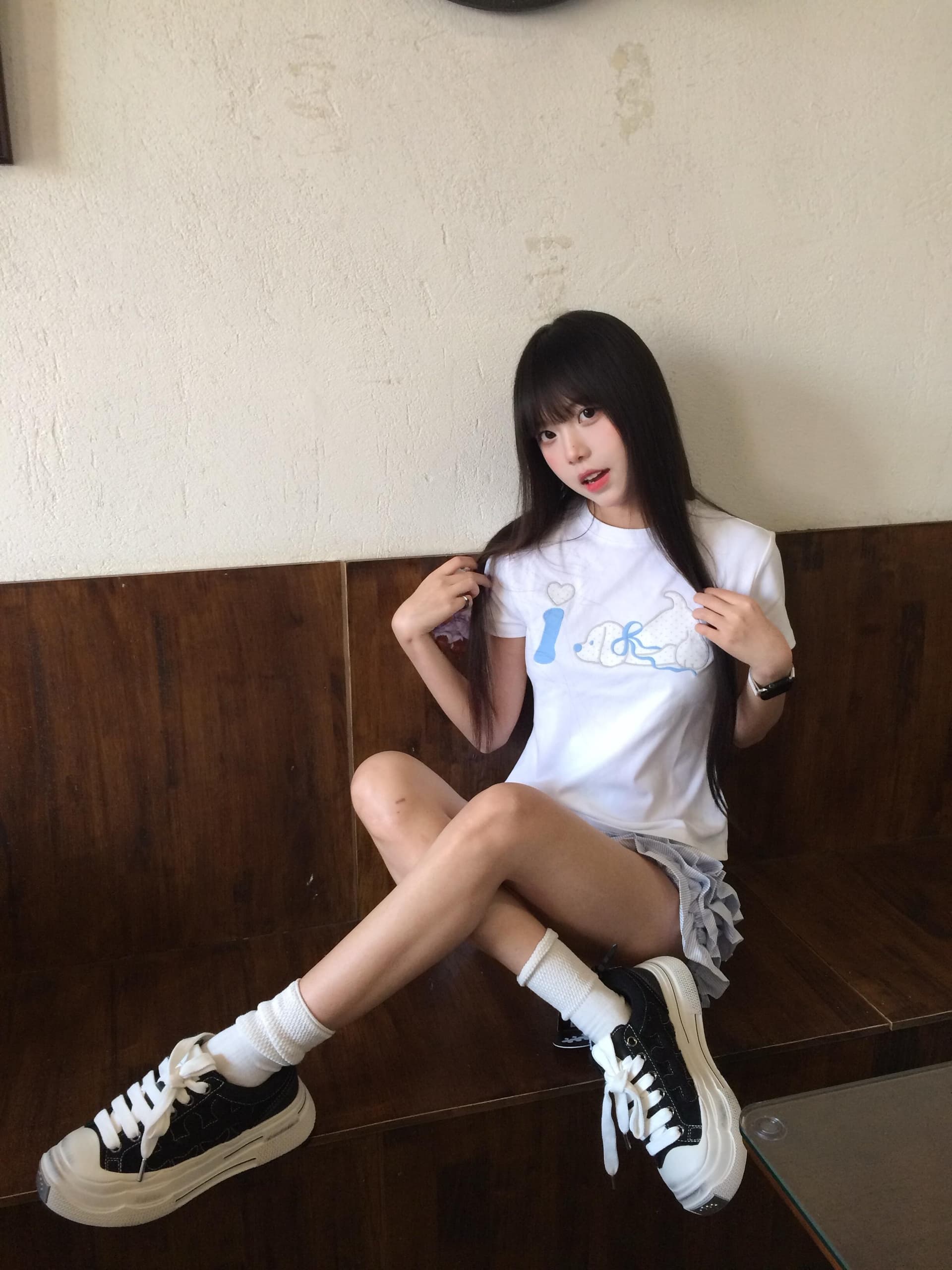화이트 반팔 몸매 가꾸기 여성 티셔츠 여름 착용 가져 가라. 긍정적 인 어깨 한 부서 반소매 2026 새로운 라운드 넥 슬림해 보이는 맨위 상세 이미지 3