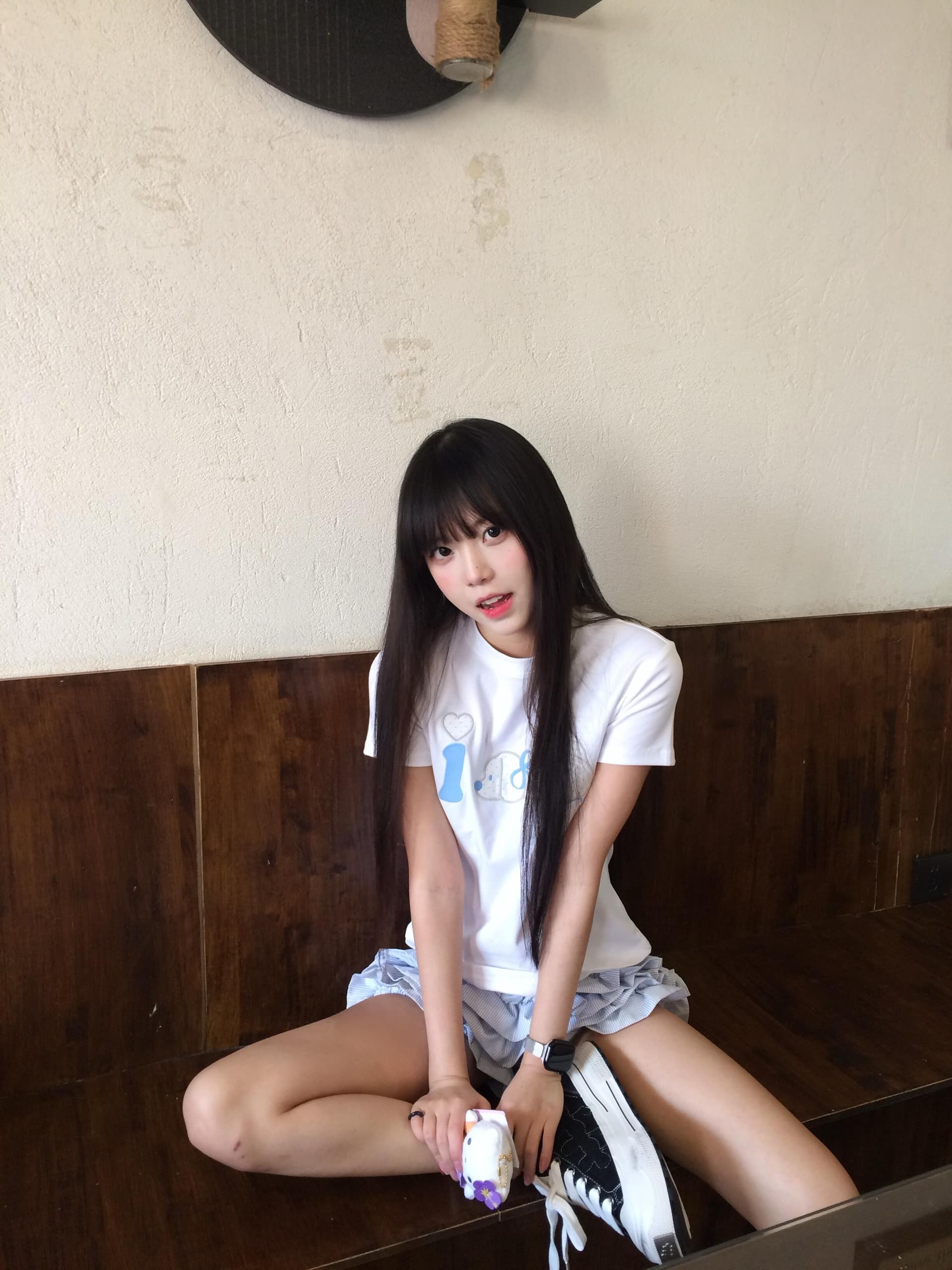 화이트 반팔 몸매 가꾸기 여성 티셔츠 여름 착용 가져 가라. 긍정적 인 어깨 한 부서 반소매 2026 새로운 라운드 넥 슬림해 보이는 맨위 상세 이미지 4