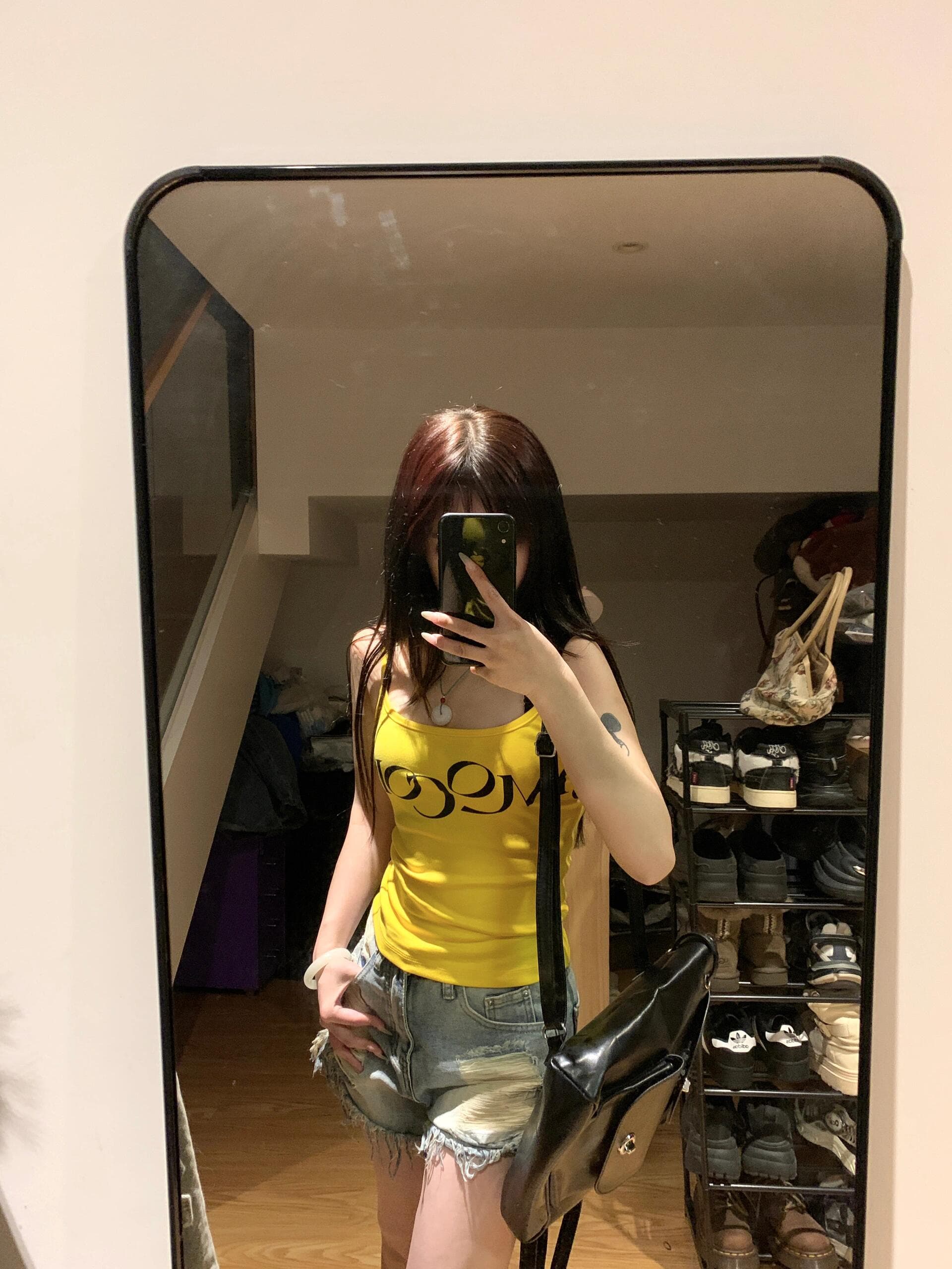 아메리칸 핫걸 알파벳 프린트 황색 캐미솔 여름 외출용 몸매 가꾸기 쇼트 스타일 도파민 다용도 맨위 이미지 4
