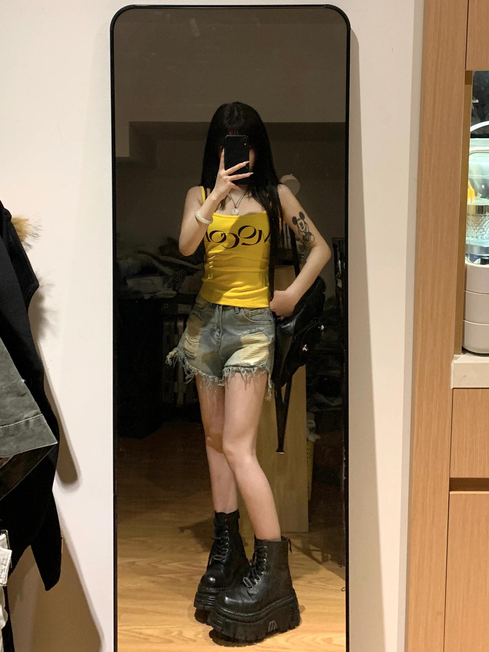 아메리칸 핫걸 알파벳 프린트 황색 캐미솔 여름 외출용 몸매 가꾸기 쇼트 스타일 도파민 다용도 맨위 이미지 3