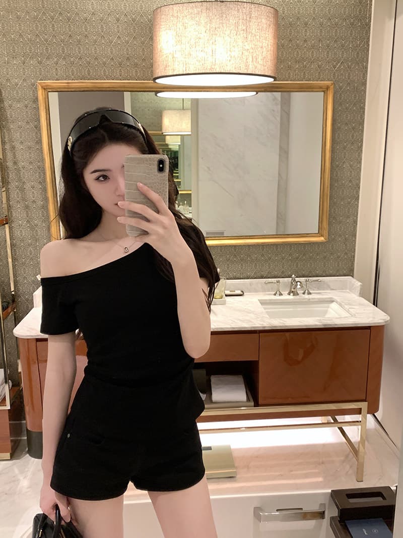 비스듬한 어깨 반팔 티셔츠 여성 짧은 품격 몸매 가꾸기 다용도 고급 센스 오프숄더 맨위 상세 이미지 3
