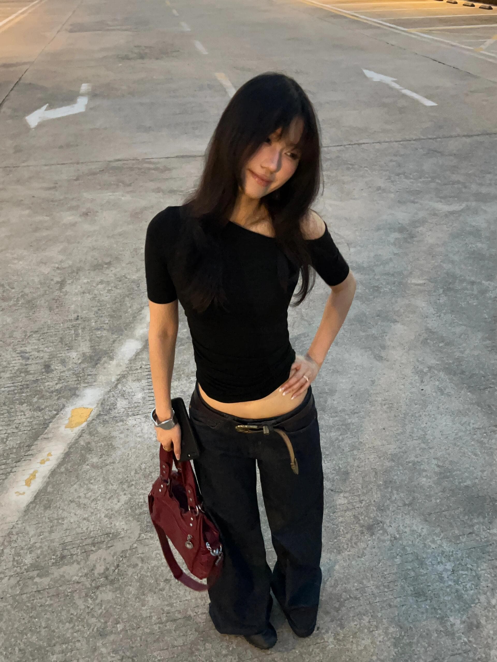 몸매 가꾸기 슬림해 보이는 섹시함 비스듬한 어깨 보트넥 반팔 티셔츠 여성 여름 이미지 3