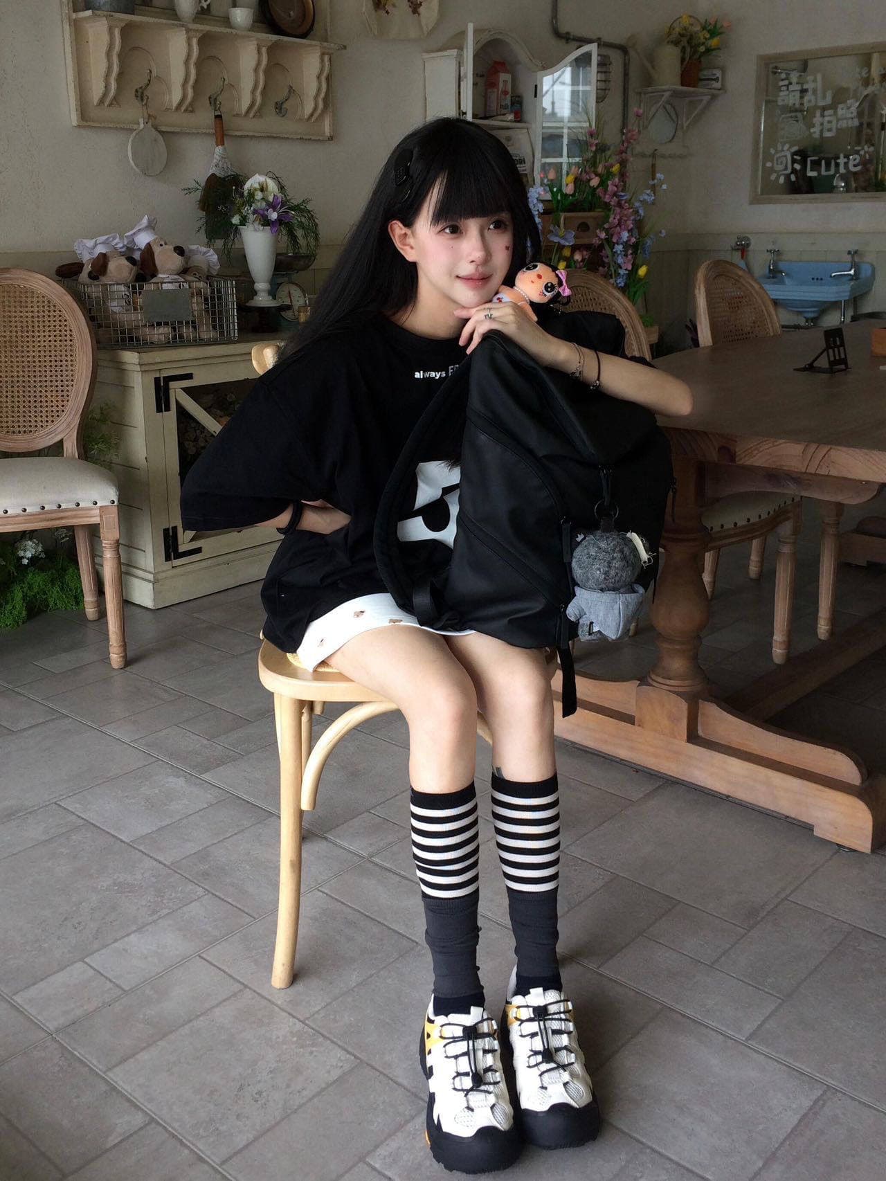 가을 어깨 티셔츠 여성 루즈핏 느긋한 바람 넓은 에디션 반팔 라운드 넥 순면 맨위 이미지 2