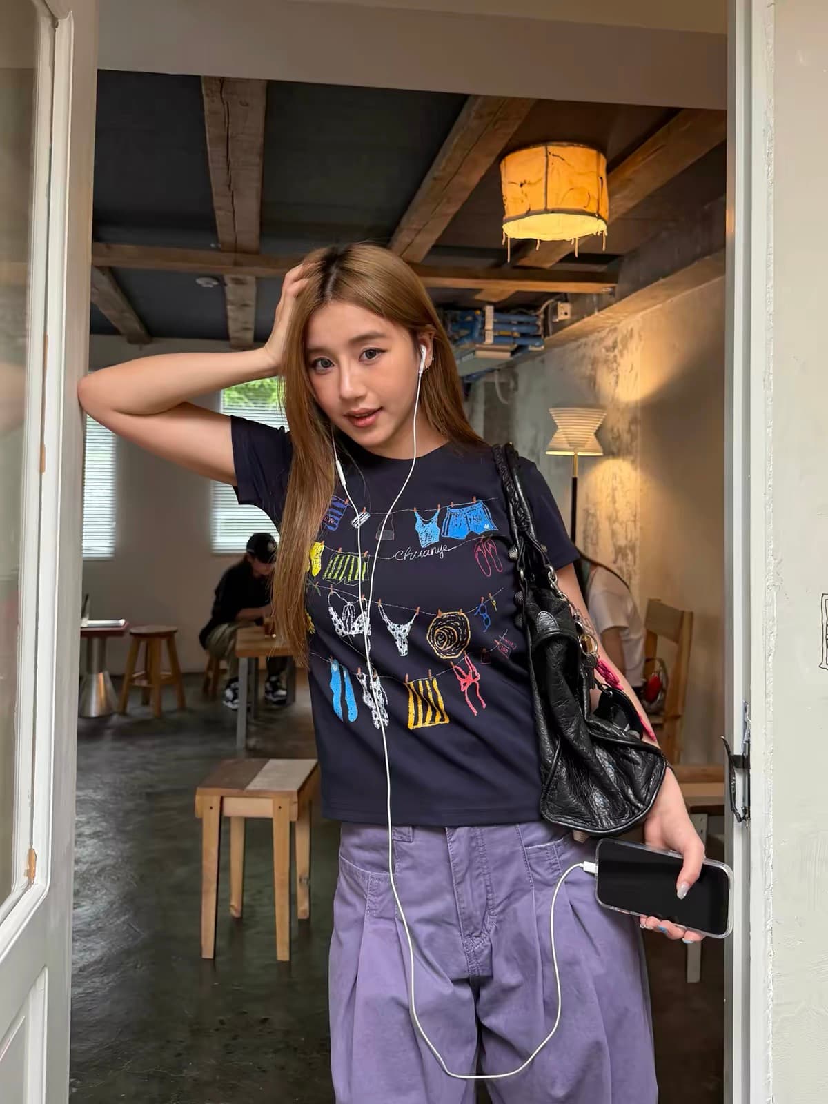 낙서 프린트 반팔 긍정적 인 어깨 티셔츠 여성 여름 새로운 라운드 넥 신선함 ins 디자인 센스 맨위 이미지 2