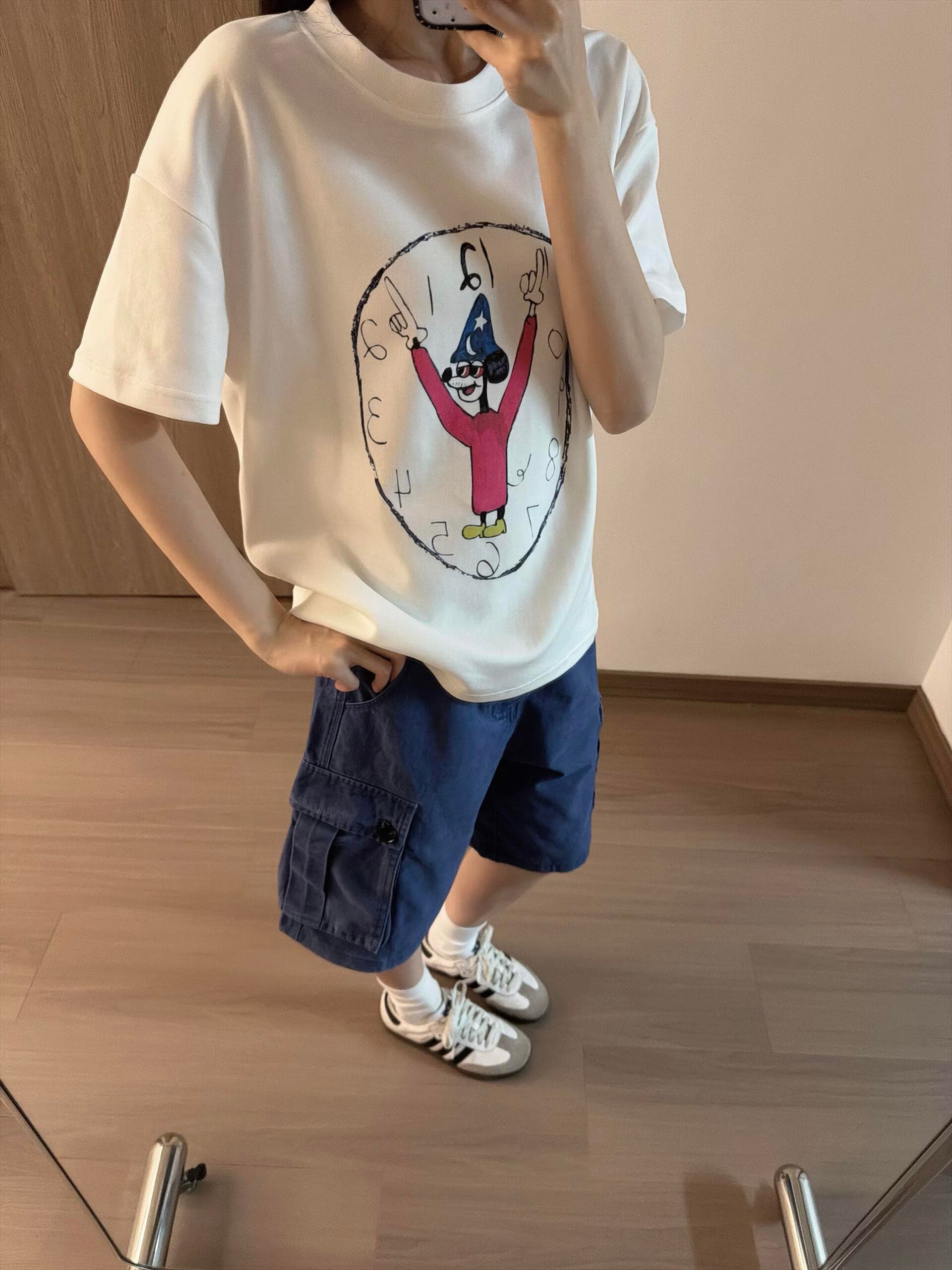 한 부서 작은 대중 만화 시계 프린트 화이트 반팔 티셔츠 여성 여름 루즈핏 캐주얼 느긋한 바람 다용도 맨위 이미지 2