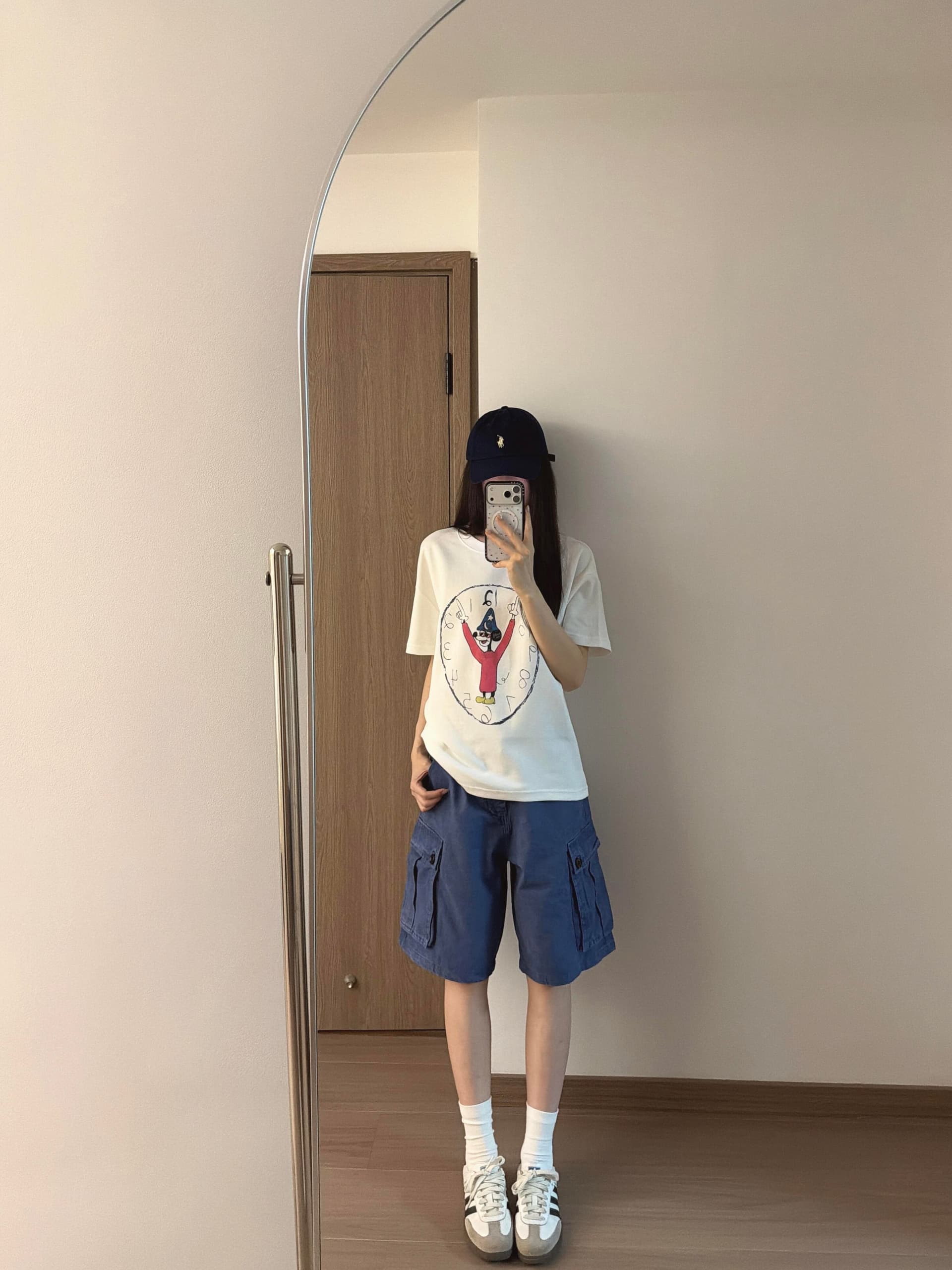 한 부서 작은 대중 만화 시계 프린트 화이트 반팔 티셔츠 여성 여름 루즈핏 캐주얼 느긋한 바람 다용도 맨위 이미지 3
