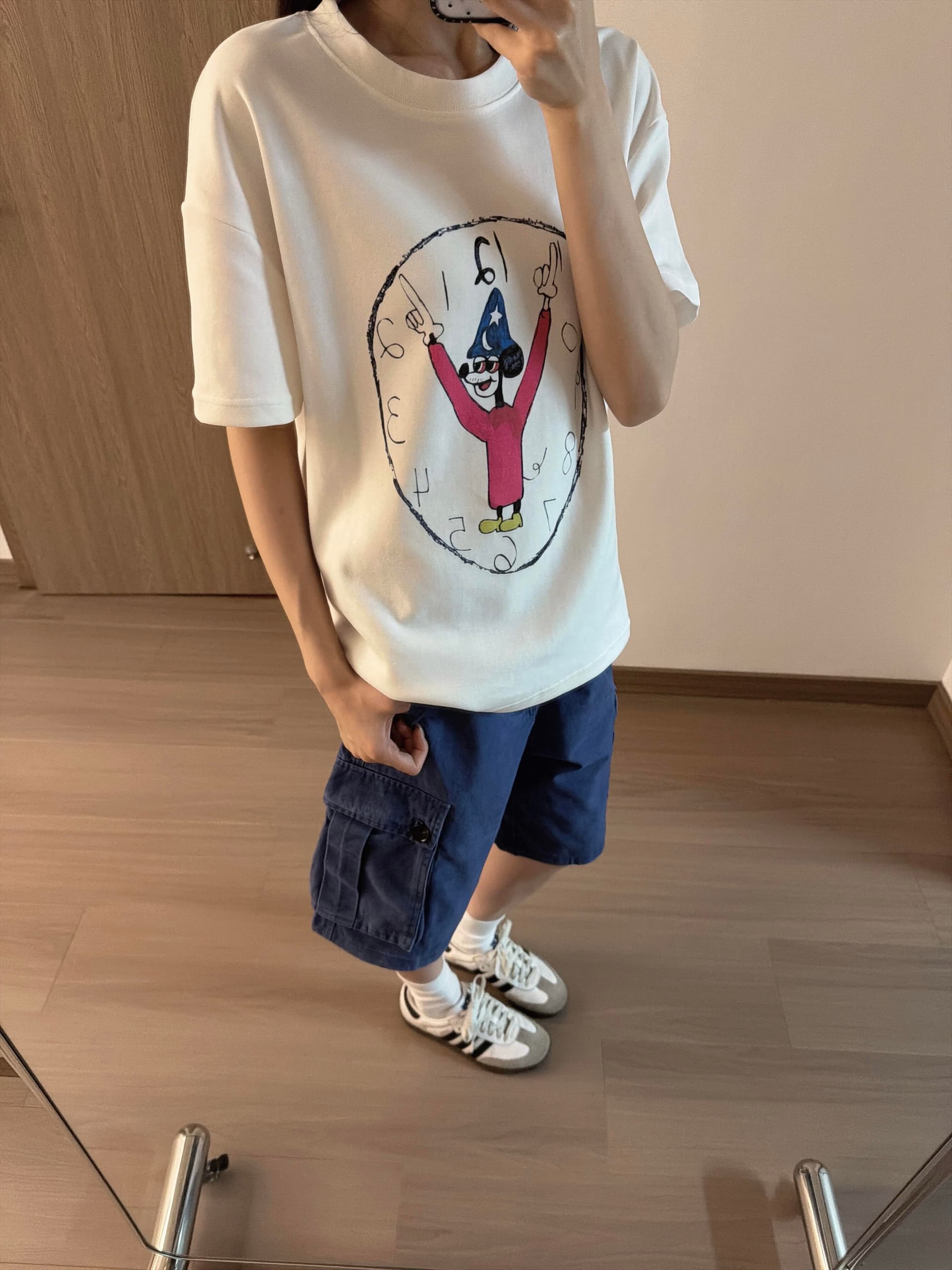 한 부서 작은 대중 만화 시계 프린트 화이트 반팔 티셔츠 여성 여름 루즈핏 캐주얼 느긋한 바람 다용도 맨위 상세 이미지 1