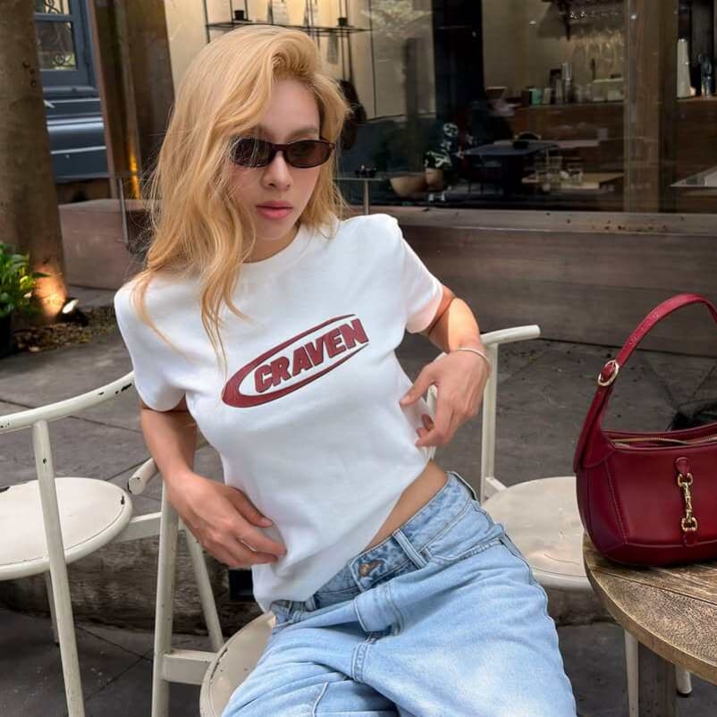 ins 작은 대중 디자인 센스 핫걸 바람 알파벳 프린트 반팔 티셔츠 여성 몸매 가꾸기 슬림해 보이는 라운드 넥 풀오버 쇼트 스타일 맨위