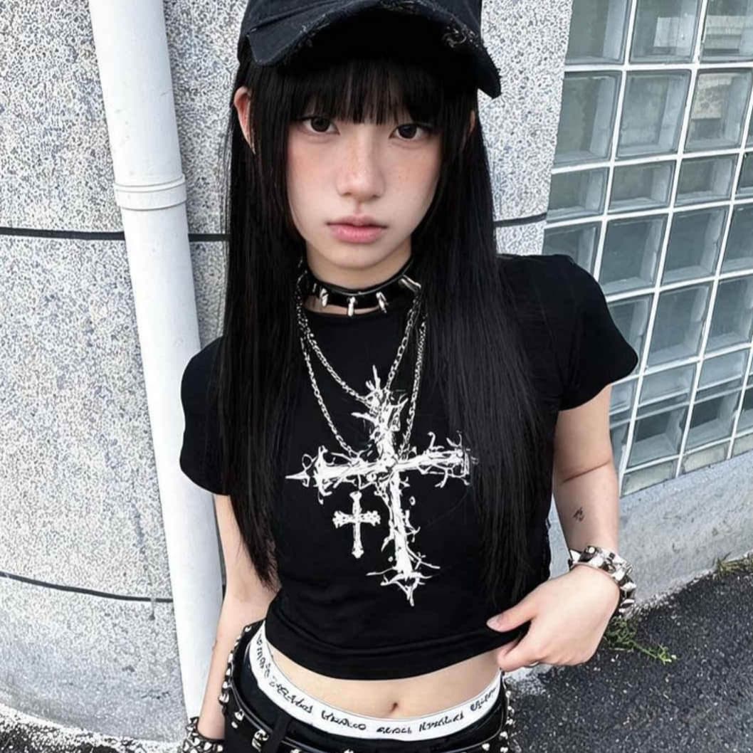 아메리칸 레트로 십자가 알파벳 검정색 긍정적 인 어깨 반팔 티셔츠 여성 2026 여름 높음 거리 슬림해 보이는 몸매 가꾸기 핫걸 맨위