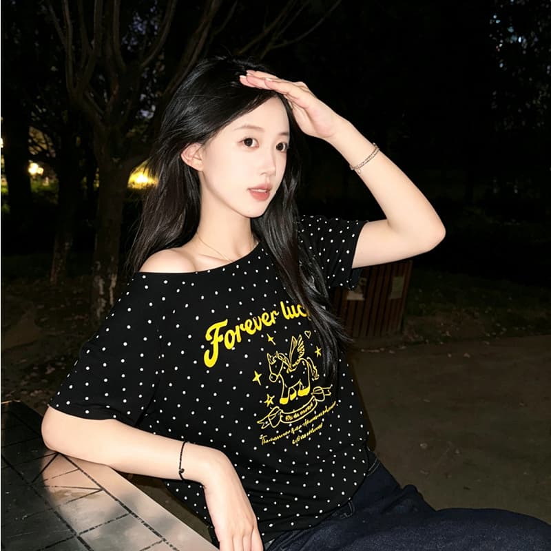여름 새로운 한 부서 도트 무늬 비스듬한 칼라 오프숄더 프린트 섹션 반팔 티셔츠 여성