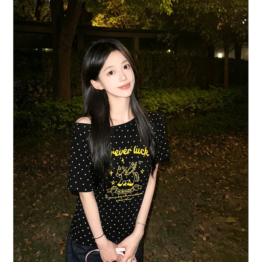 여름 새로운 한 부서 도트 무늬 비스듬한 칼라 오프숄더 프린트 섹션 반팔 티셔츠 여성 이미지 2