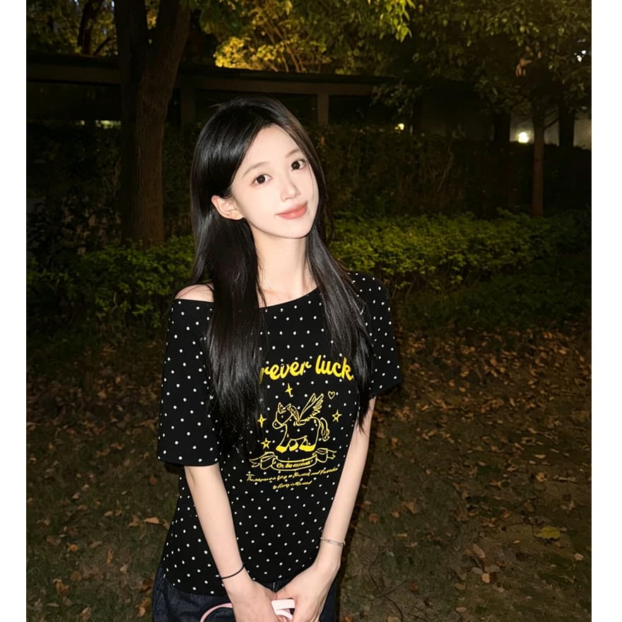 여름 새로운 한 부서 도트 무늬 비스듬한 칼라 오프숄더 프린트 섹션 반팔 티셔츠 여성 이미지 5
