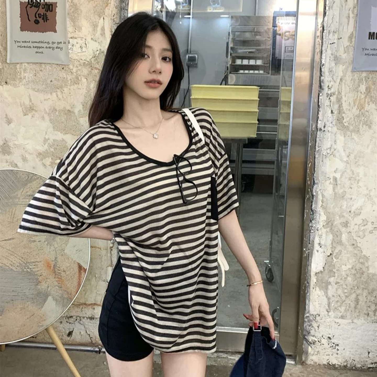 스트라이프 반팔 티셔츠 여성 2026 새로운 여름 한 부서 디자인 센스 루즈핏 느긋한 바람 반소매 V넥 맨위 상세 이미지 3