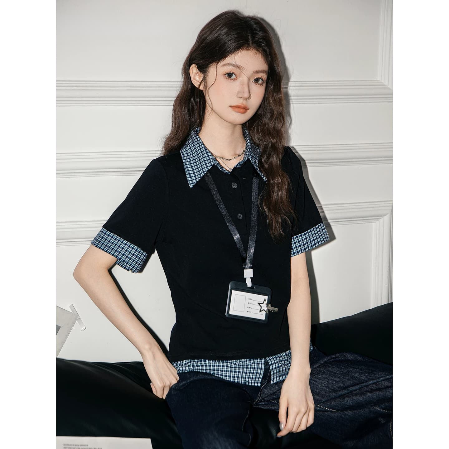 2026 여름 새로운 POLO 칼라 체크무늬 패치워크 반팔 티셔츠 여성 페이크 레이어드 몸매 가꾸기 디자인 센스 쇼트 스타일 맨위 상세 이미지 3