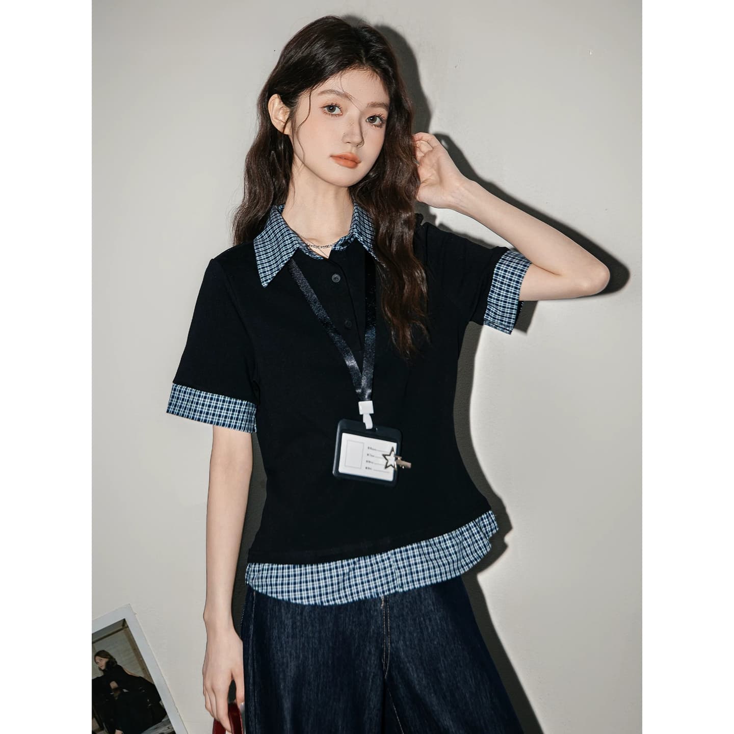 2026 여름 새로운 POLO 칼라 체크무늬 패치워크 반팔 티셔츠 여성 페이크 레이어드 몸매 가꾸기 디자인 센스 쇼트 스타일 맨위 상세 이미지 4