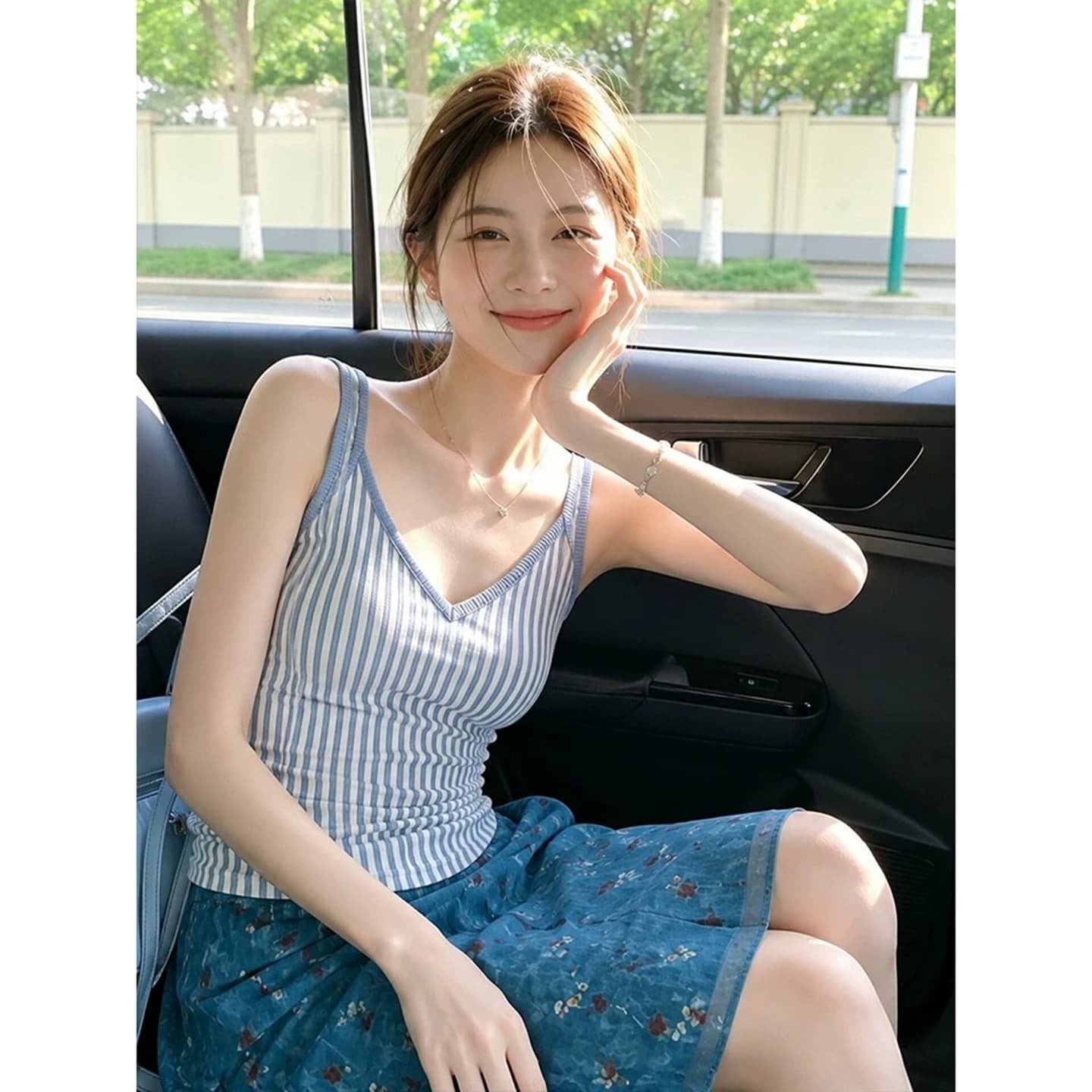 아메리칸 레트로 디자인 센스 블루 화이트 스트라이프 V넥 캐미솔 Chic 다용도 몸매 가꾸기 니트 맨위 여름 상세 이미지 5