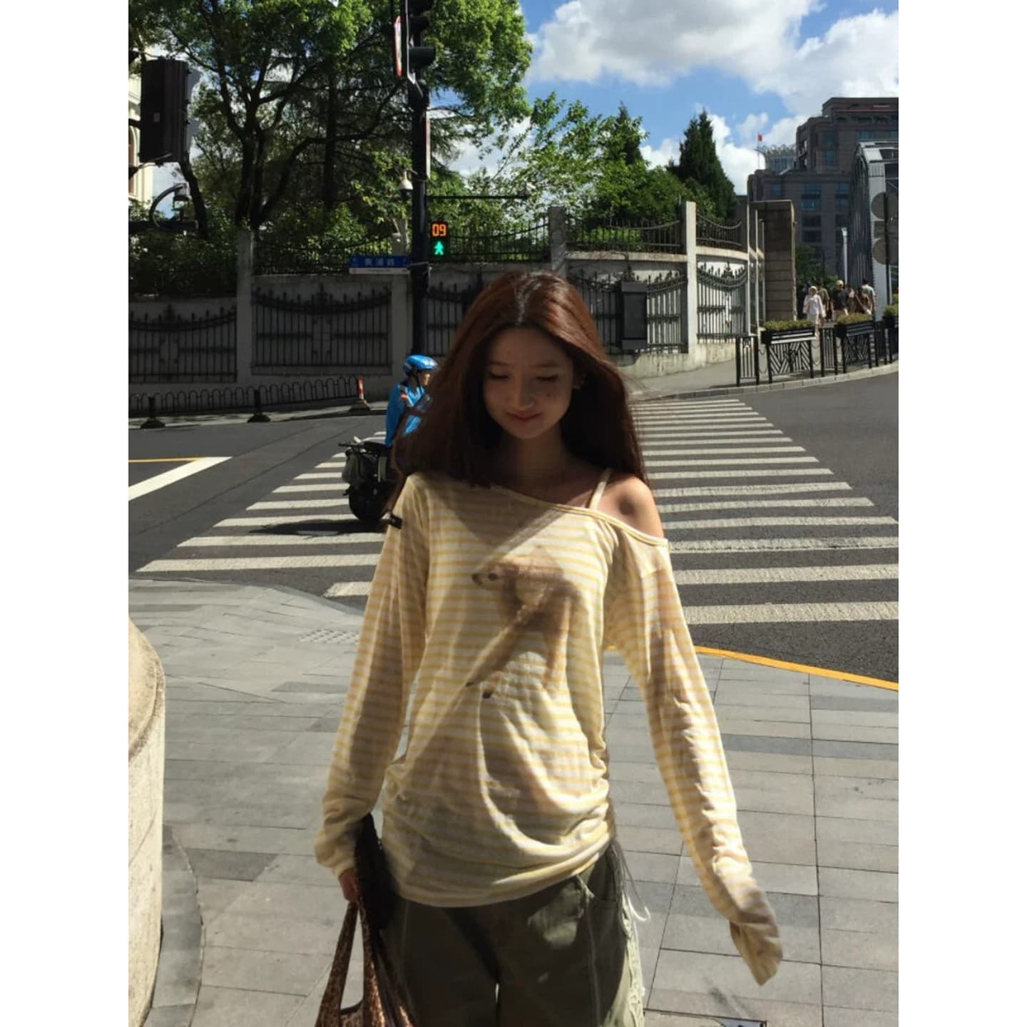 한 부서 핫걸 비스듬한 어깨 작은 사슴 프린트 마이크로 ~을 통해 자외선 차단 맨위 여성 여름 얇은 스타일 스트라이프 느긋한 바람 긴팔 맨위 상세 이미지 5