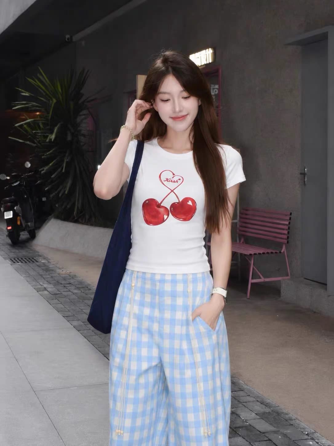 긍정적 인 어깨 라운드 넥 반팔 티셔츠 여성 화이트 2026 새로운 반소매 몸매 가꾸기 고유 한 아름다운 초여름 품격 맨위 이미지 4