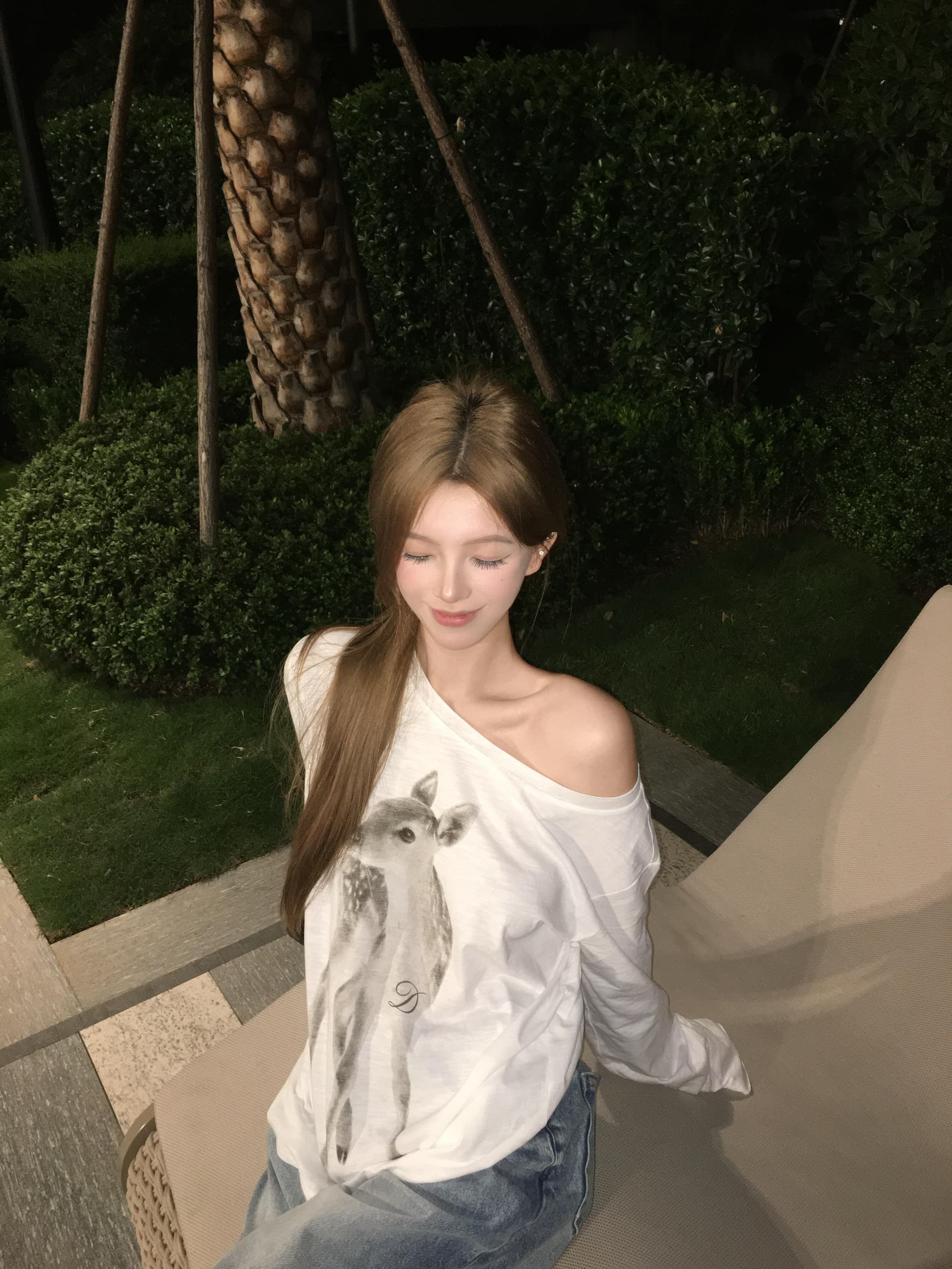 한 부서 비스듬한 칼라 오프숄더 작은 사슴 느긋한 긴팔 티셔츠 여성 2026 봄 외부 가져 가라. 화이트 자외선 차단 블라우스 루즈핏 맨위