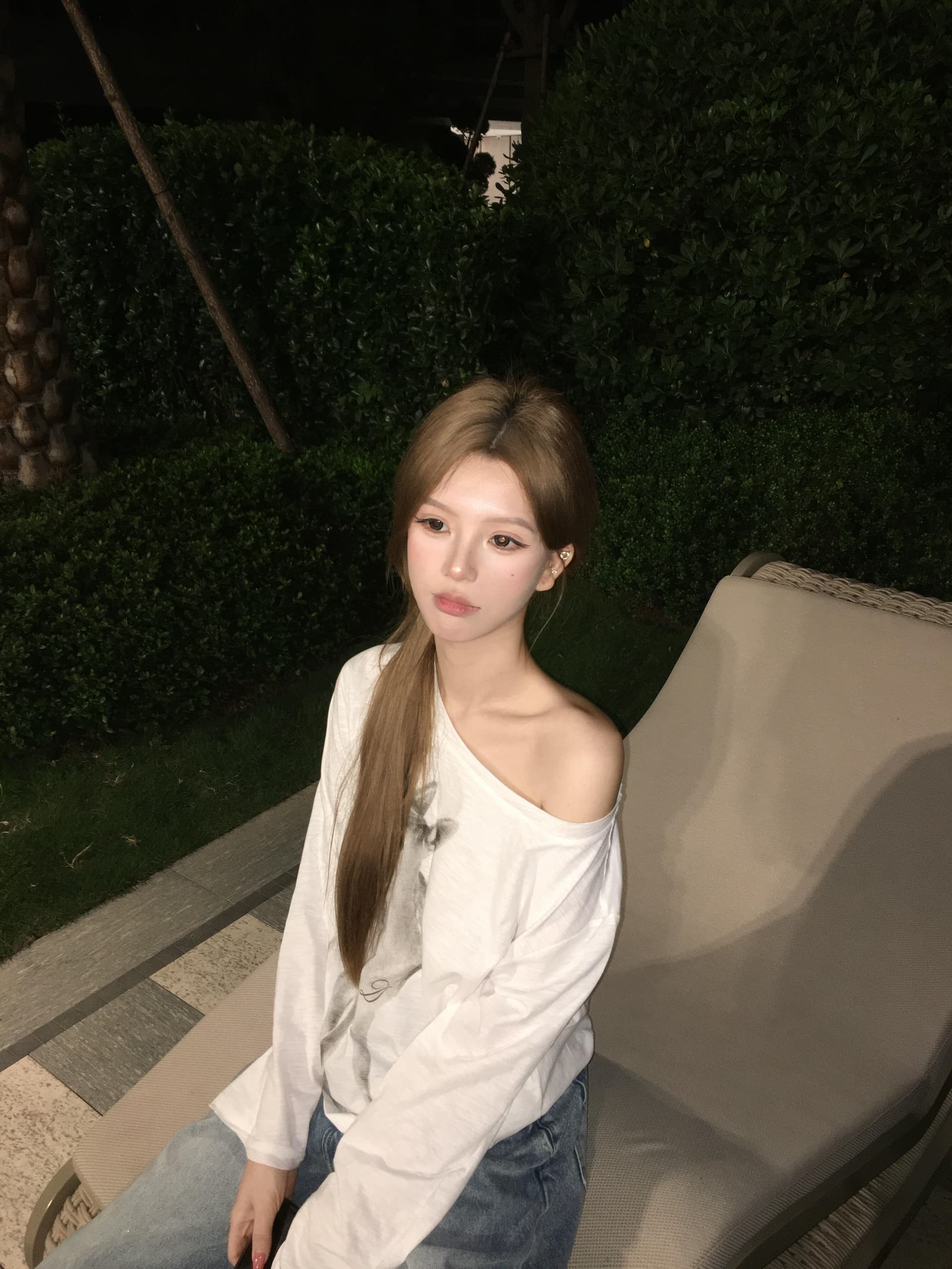 한 부서 비스듬한 칼라 오프숄더 작은 사슴 느긋한 긴팔 티셔츠 여성 2026 봄 외부 가져 가라. 화이트 자외선 차단 블라우스 루즈핏 맨위 상세 이미지 5