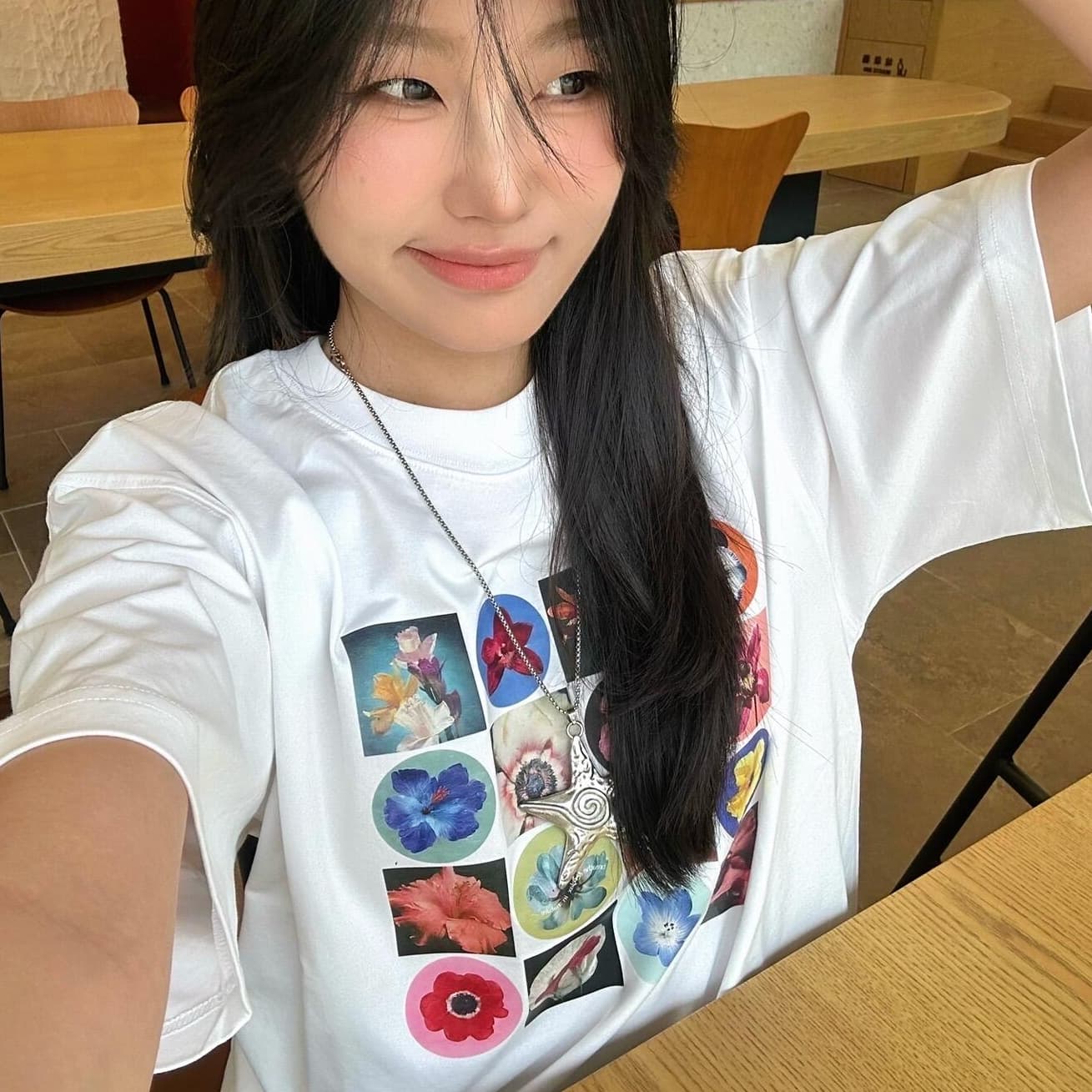 미니멀리즘 느긋한 바람 꽃 패턴 프린트 루즈핏 라운드 넥 반팔 티셔츠 여성 셔츠 상세 이미지 1