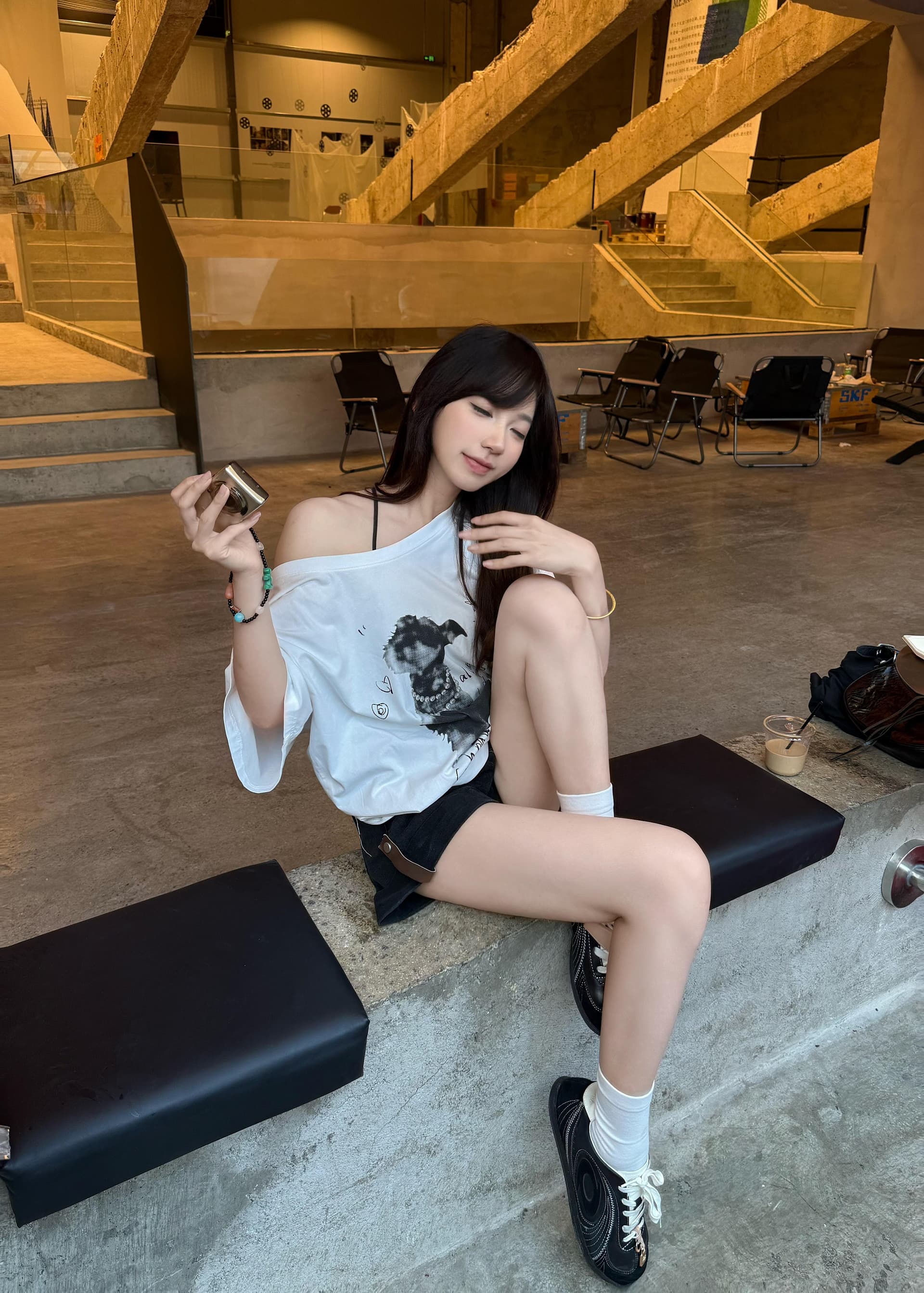 화이트 느슨함 센스 반팔 티셔츠 여성 여름 한 부서 루즈핏 슬림해 보이는 다용도 비스듬한 어깨 의류 상세 이미지 3