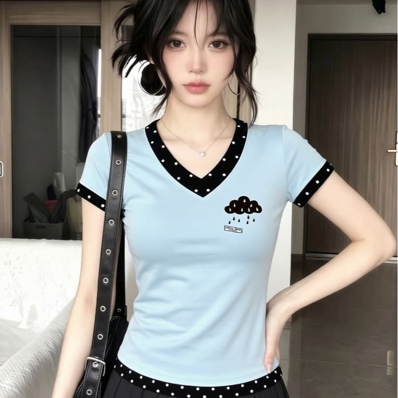 한 부서 페이크 레이어드 도트 무늬 V넥 반팔 티셔츠 여성 여름 2026 새로운 몸매 가꾸기 슬림해 보이는 디자인 센스 작은 대중 맨위 상세 이미지 2