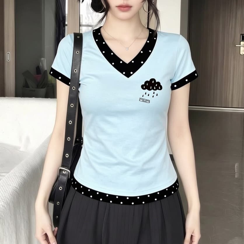 한 부서 페이크 레이어드 도트 무늬 V넥 반팔 티셔츠 여성 여름 2026 새로운 몸매 가꾸기 슬림해 보이는 디자인 센스 작은 대중 맨위 상세 이미지 3