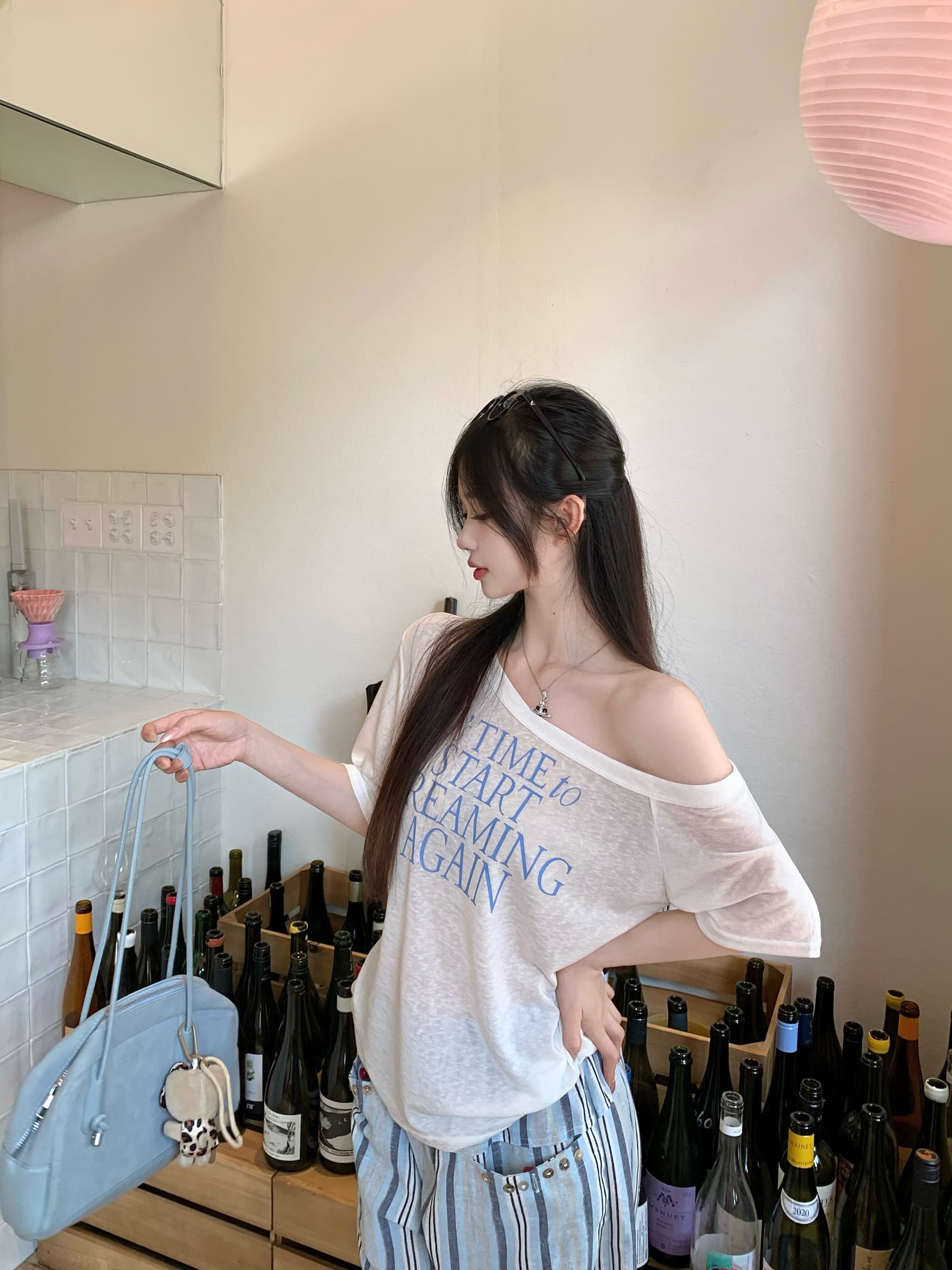 빛 럭셔리 비스듬한 어깨 알파벳 반팔 슬림해 보이는 얇고 가벼운 오프숄더 맨위 여성 여름 새로운 고급 작은 대중 아니요 명중 셔츠 티셔츠 이미지 4